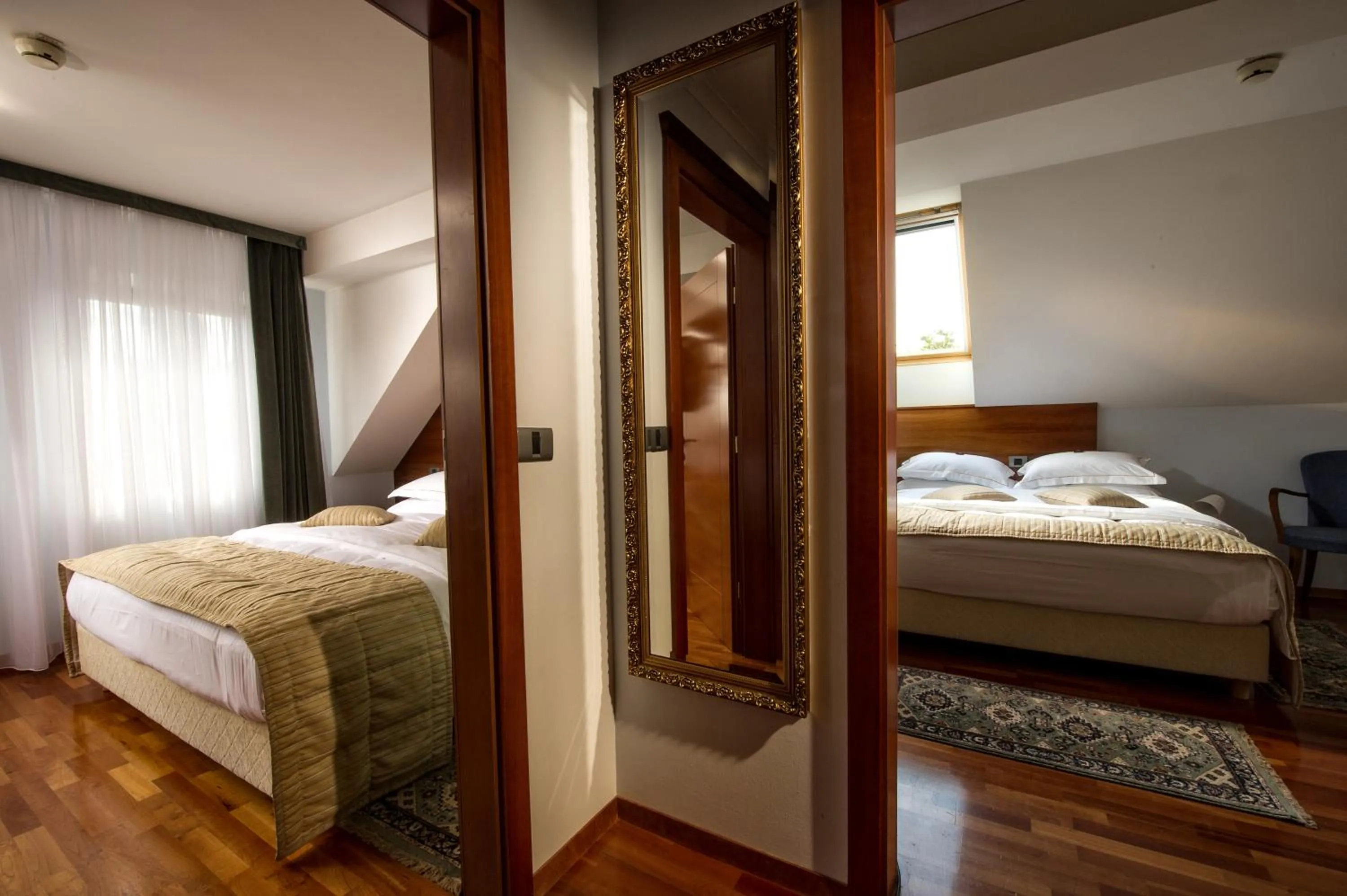 Living room, Bed in Hotel Lovec