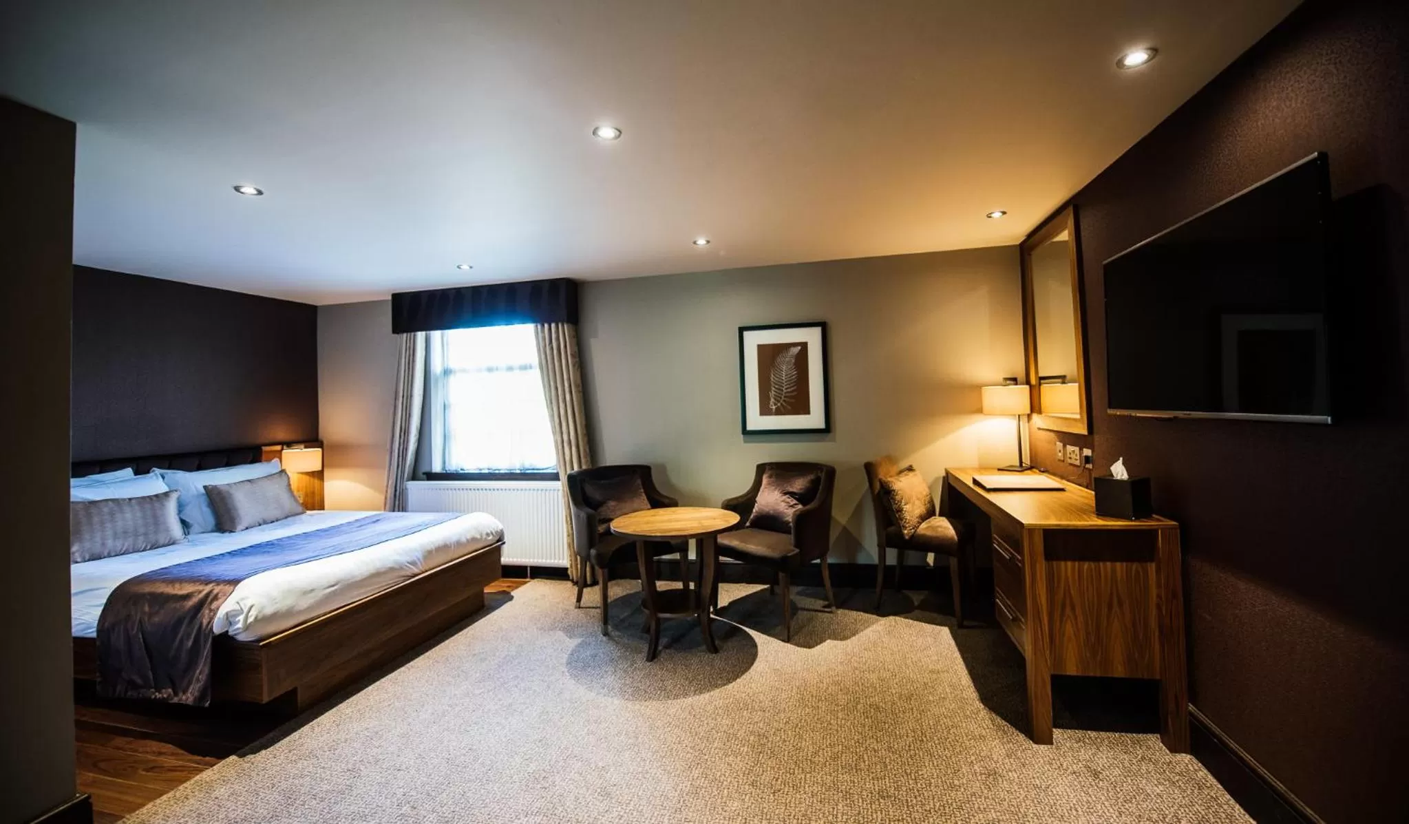 Bedroom, Bed in Busby Hotel