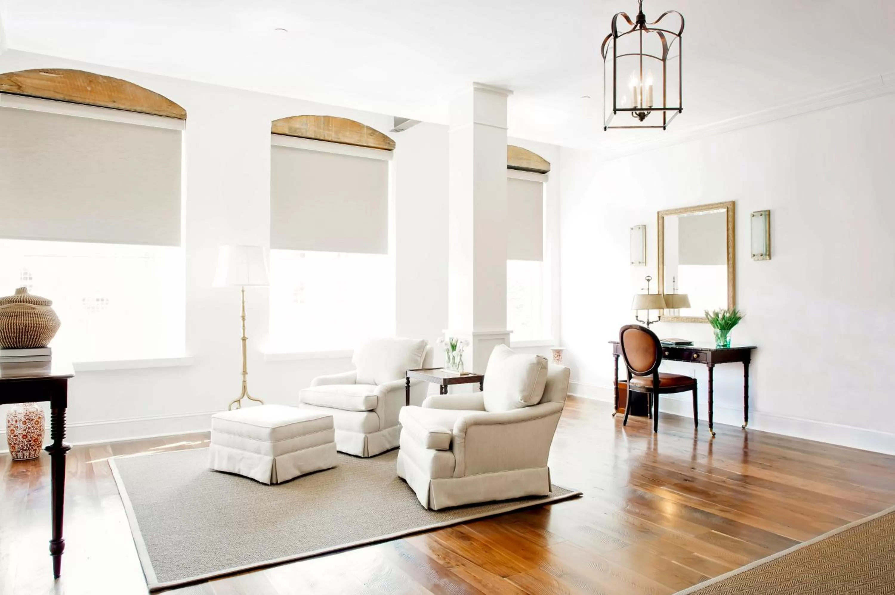 Seating area in Planters Inn - Charleston