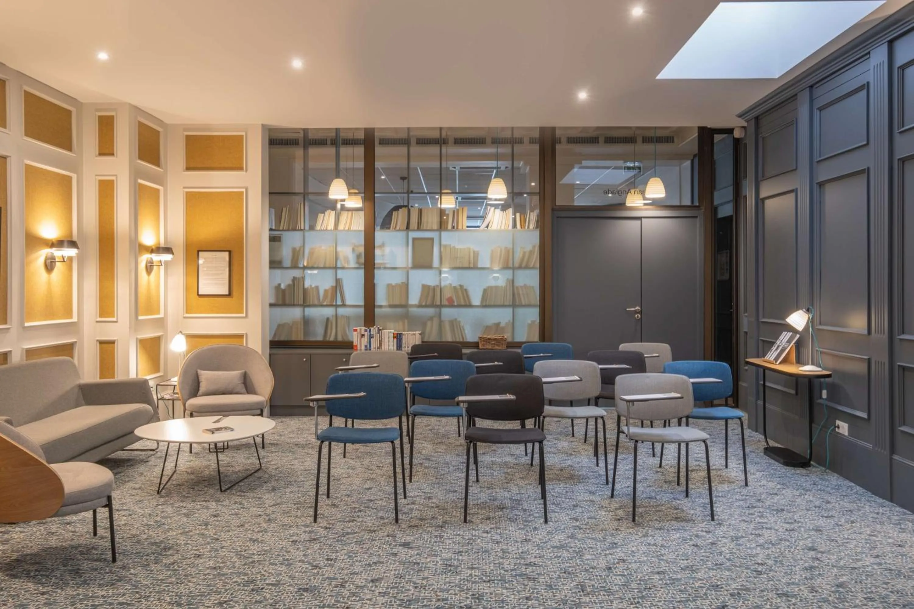 Meeting/conference room in Hotel Litteraire Alexandre Vialatte, BW Signature Collection