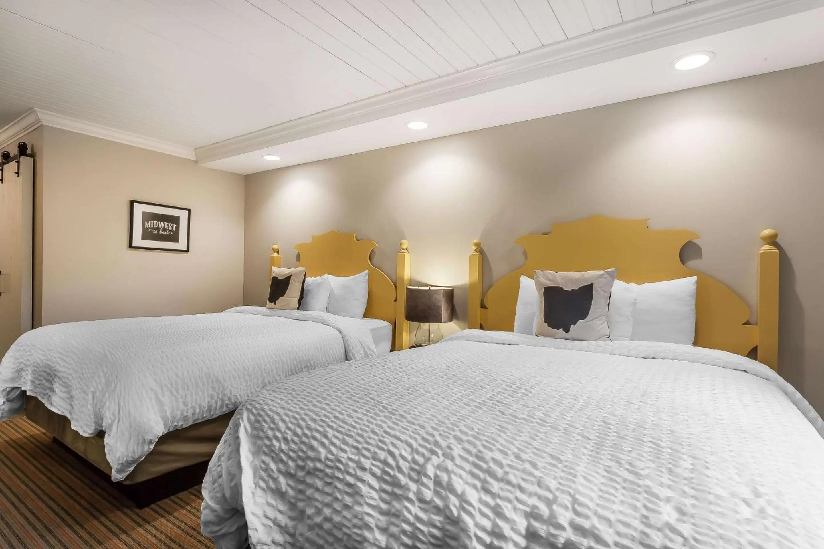 Photo of the whole room, Bed in The Aurora Inn Hotel and Event Center