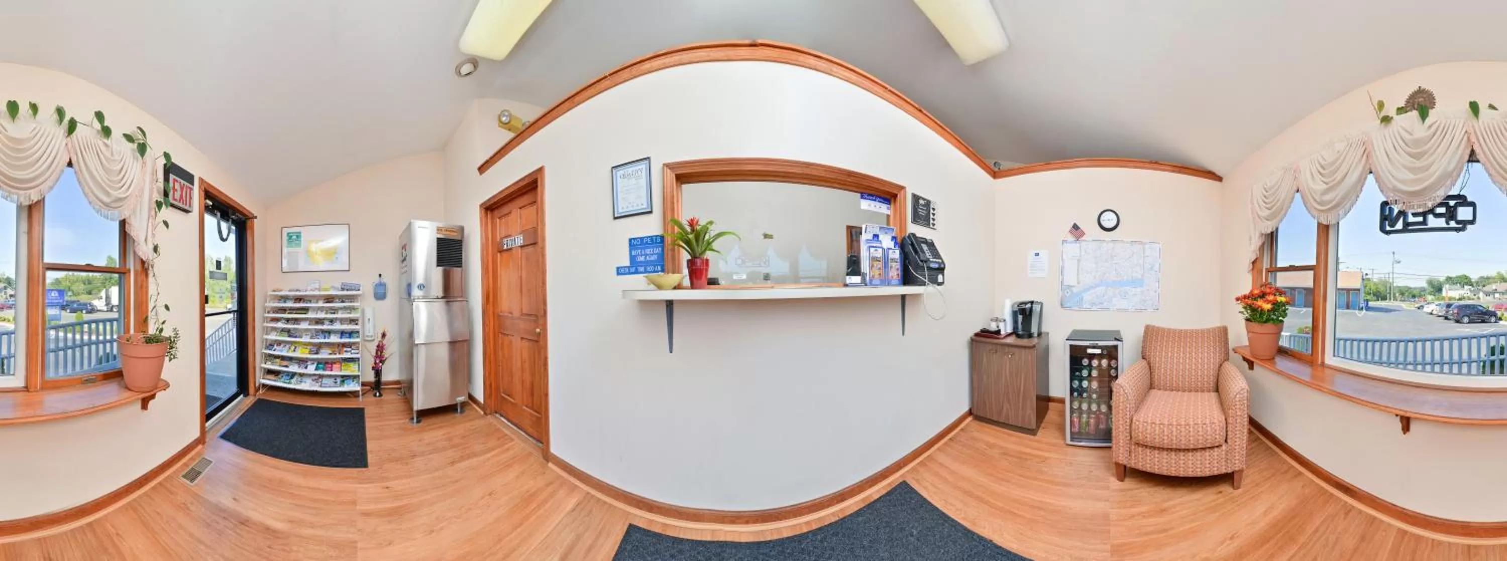 Coffee/tea facilities in American Inn