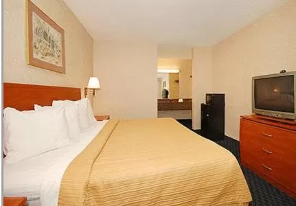 Photo of the whole room, Bed in Greenville Inn & Suites