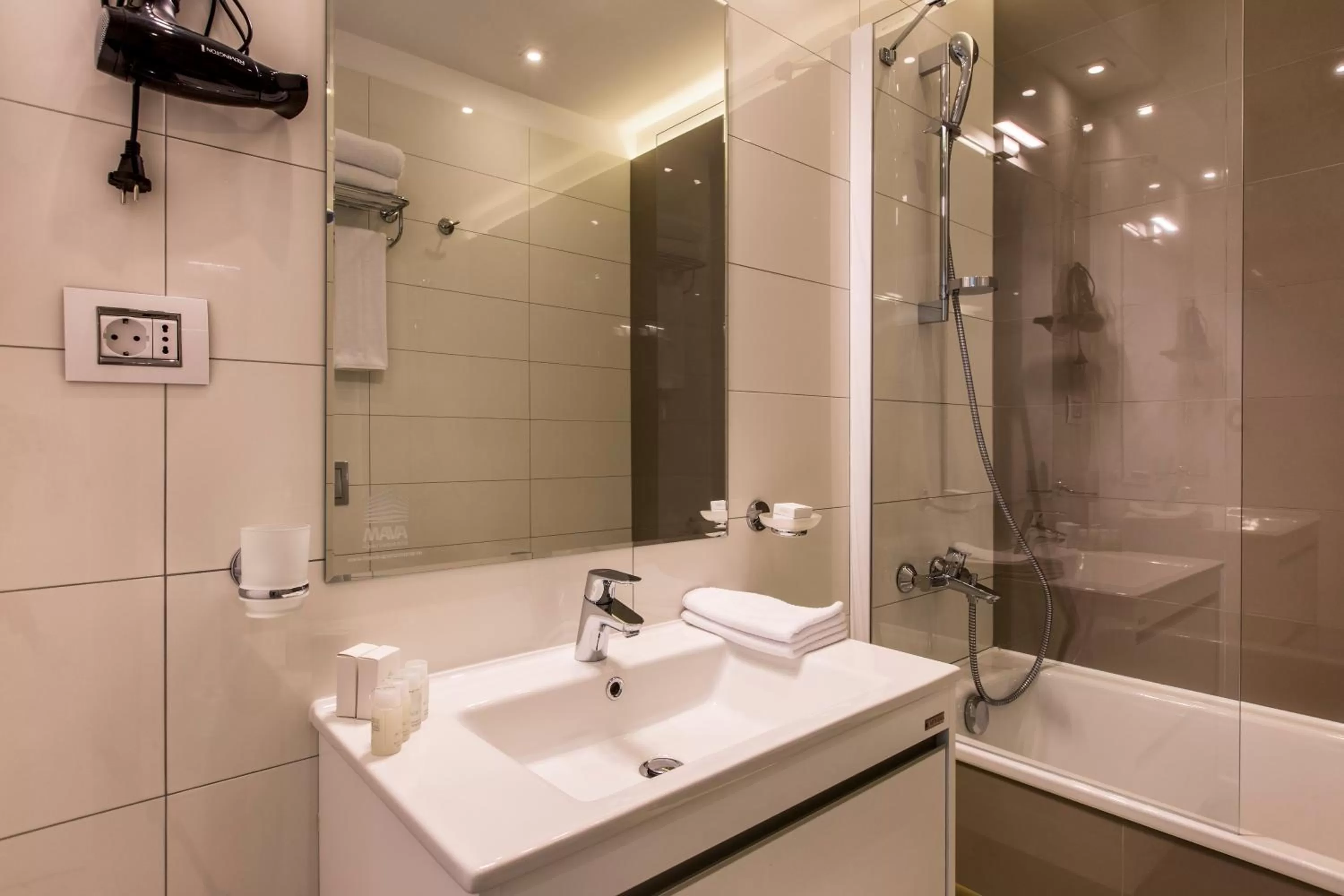 Shower in Mava Apartamente