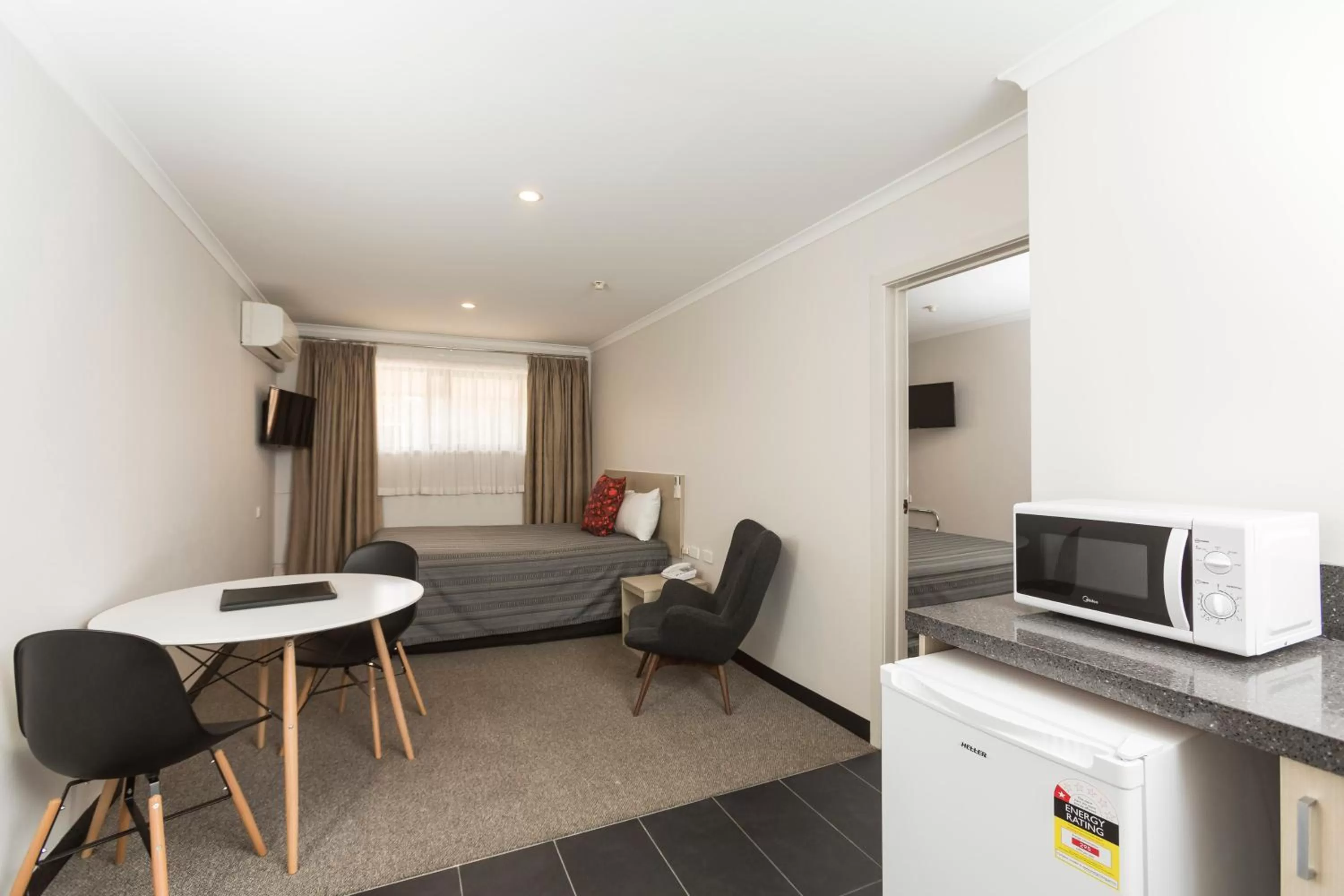 Belconnen Way Hotel & Serviced Apartments