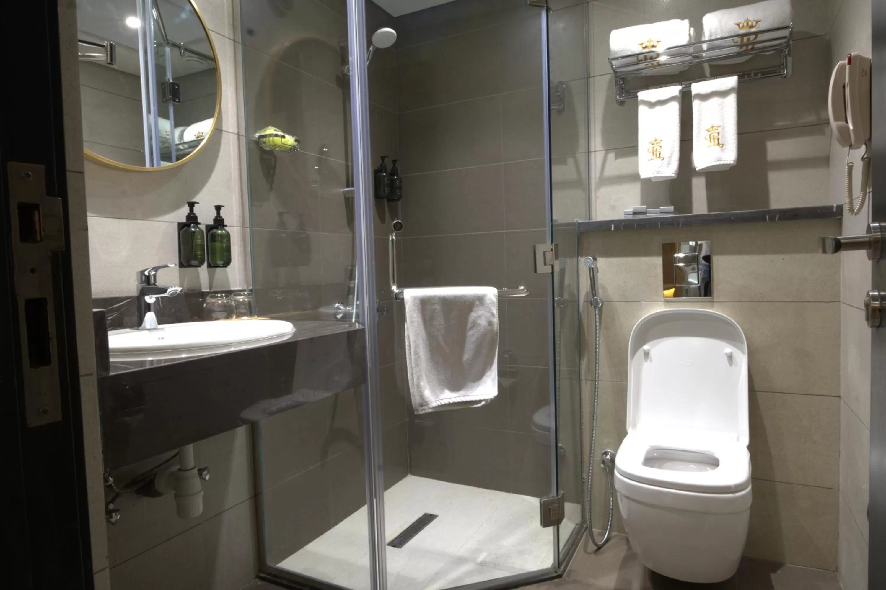 Shower in President Hotel