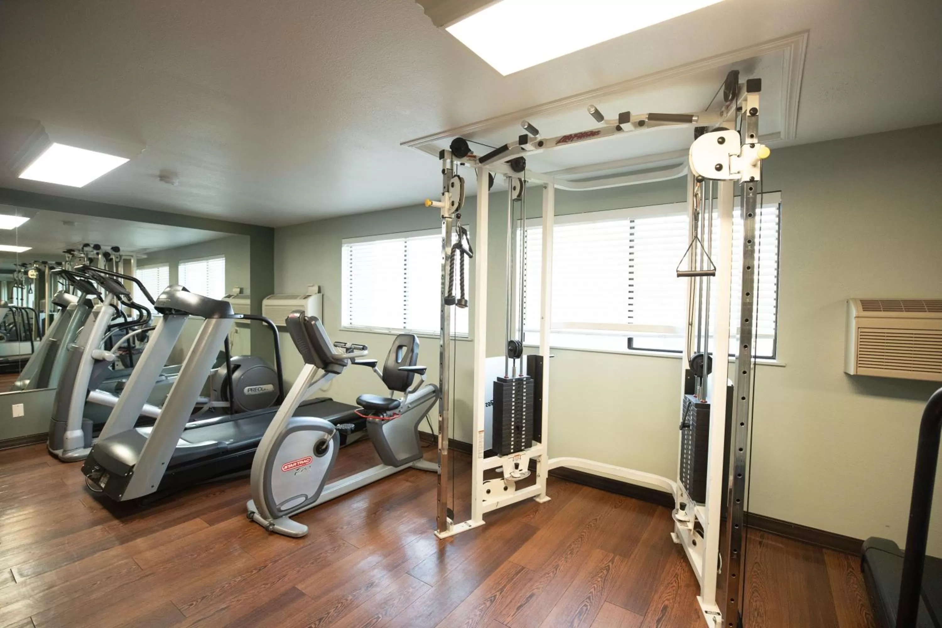 Fitness centre/facilities in Oxnard Inn Lancaster