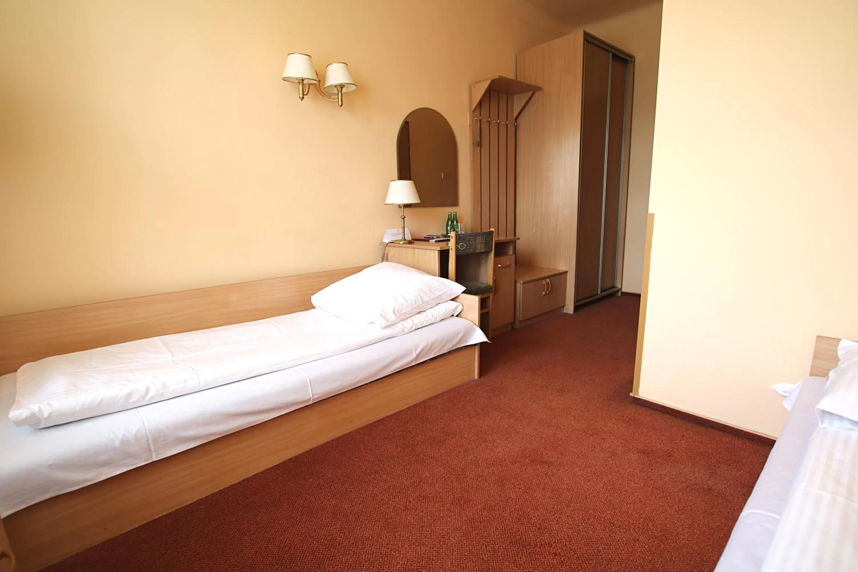 Photo of the whole room, Bed in Iskra