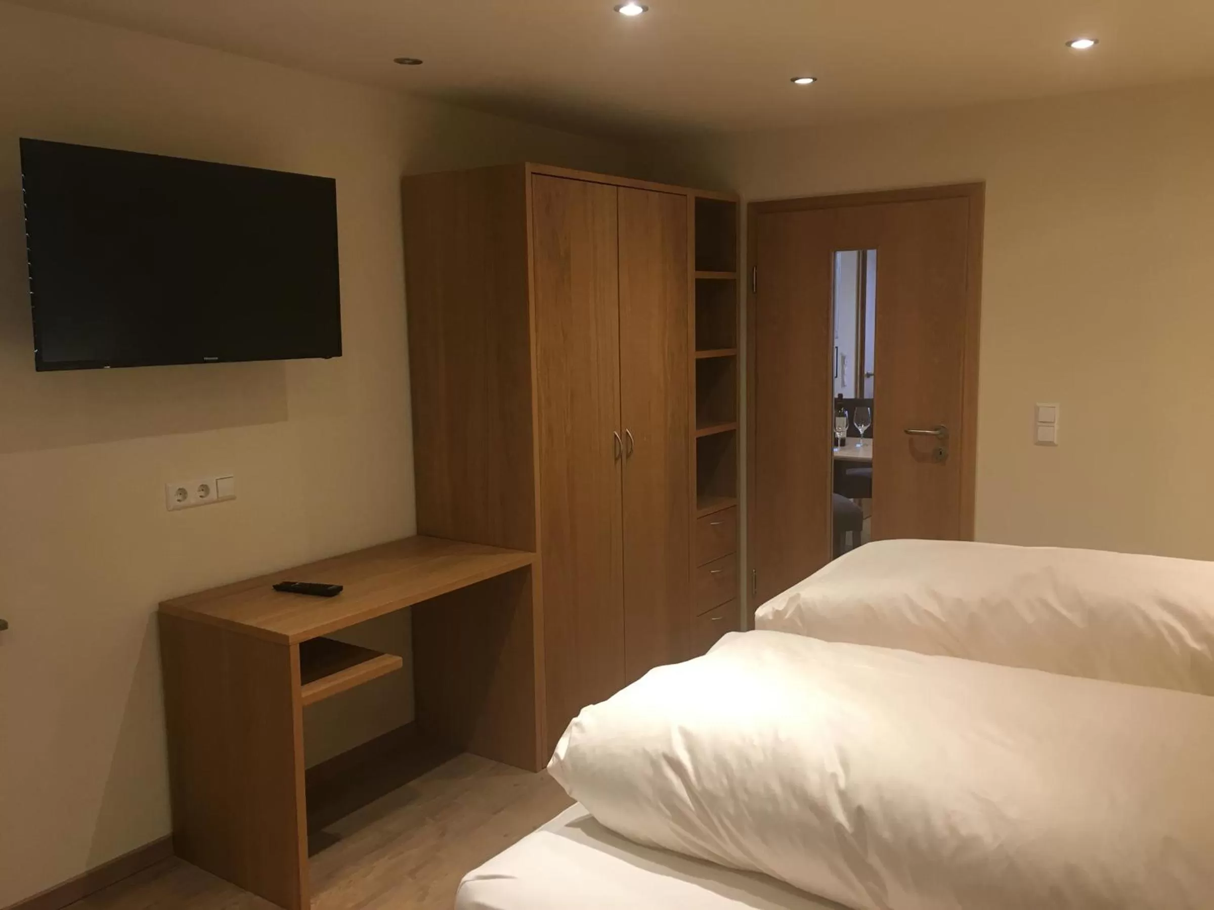 TV and multimedia, Bed in Gasthof zum Ochsen