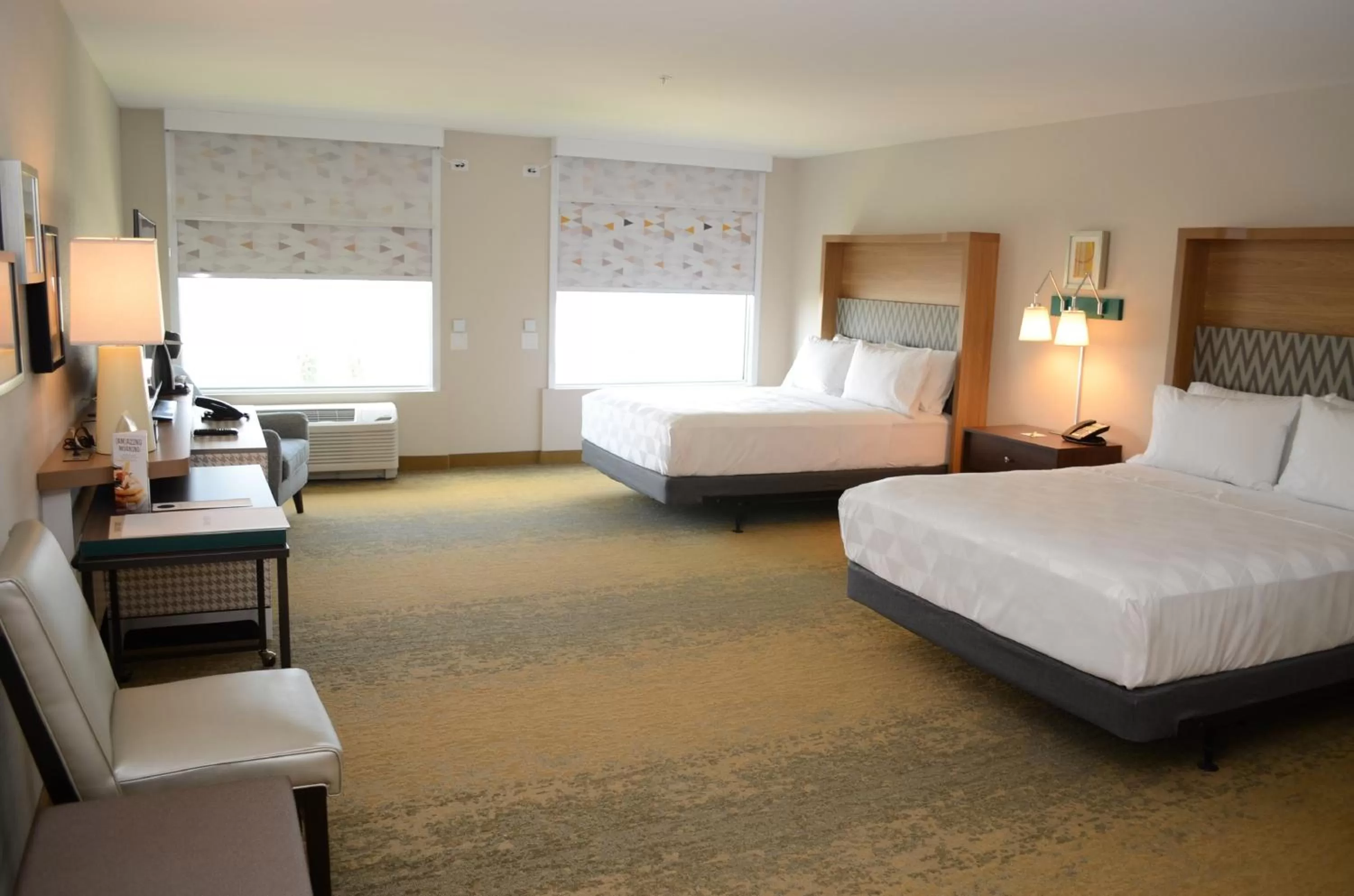 Photo of the whole room, Bed in Holiday Inn Edmonton South - Evario Events by IHG