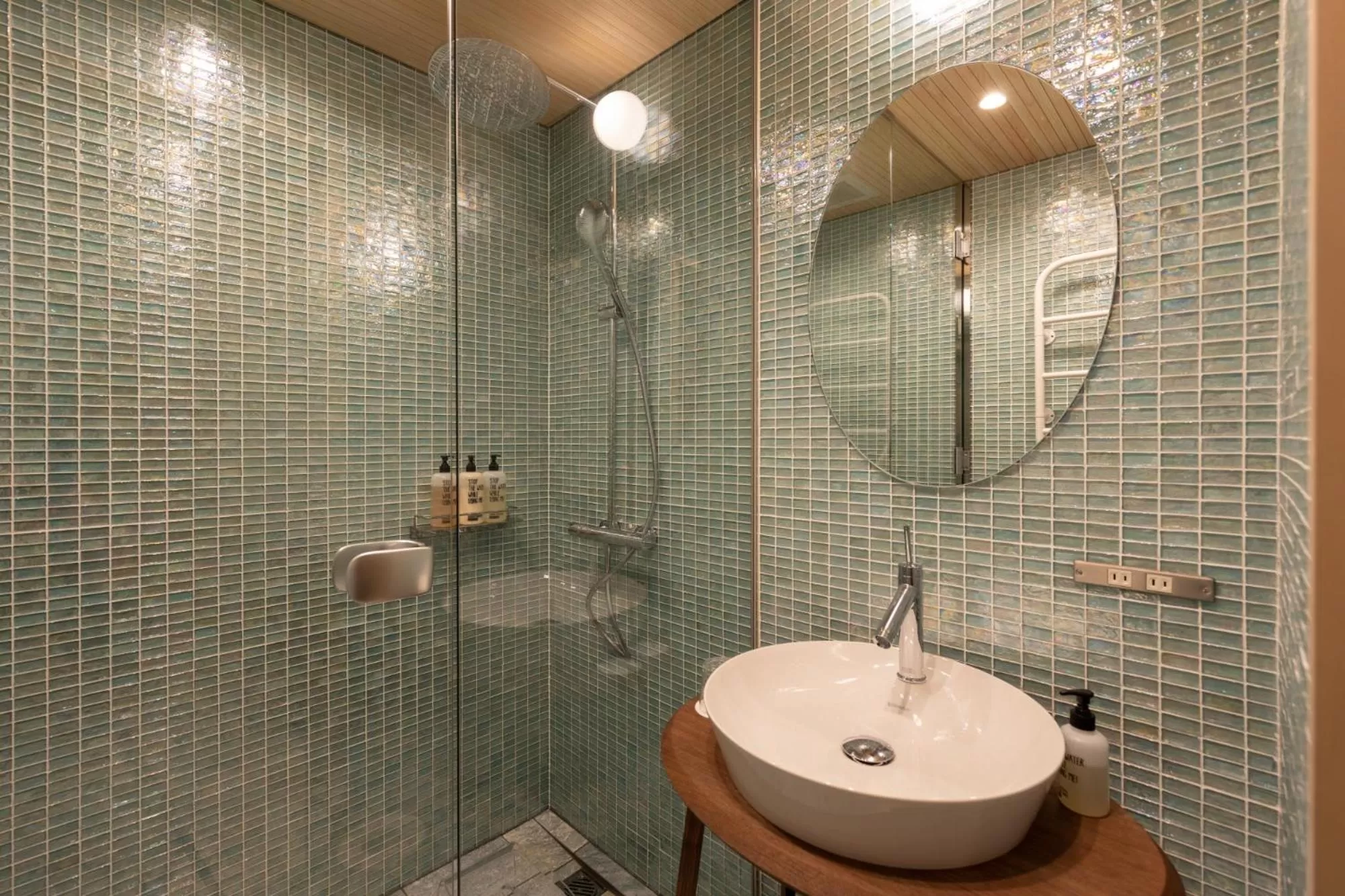 Shower in Hotel Koo Otsuhyakucho