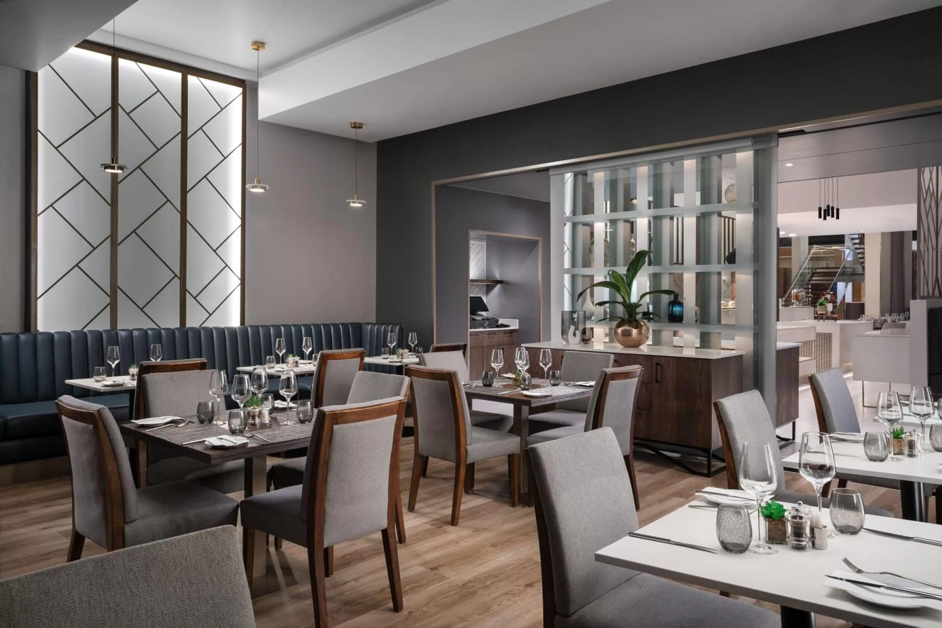 Restaurant/places to eat in Cape Town Marriott Hotel Crystal Towers