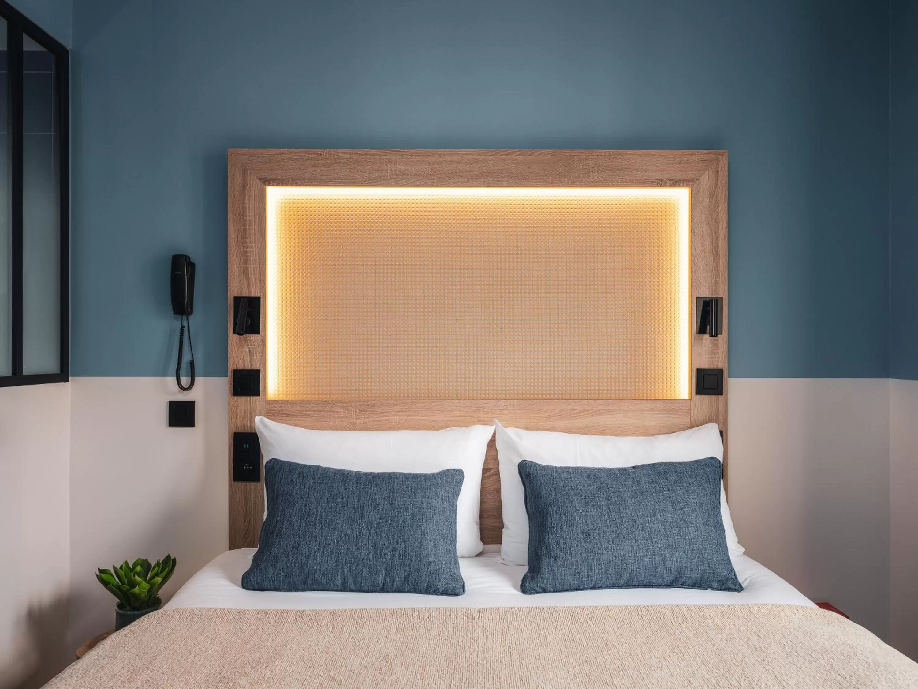 Bedroom, Bed in ibis Styles Paris Montmartre Nord