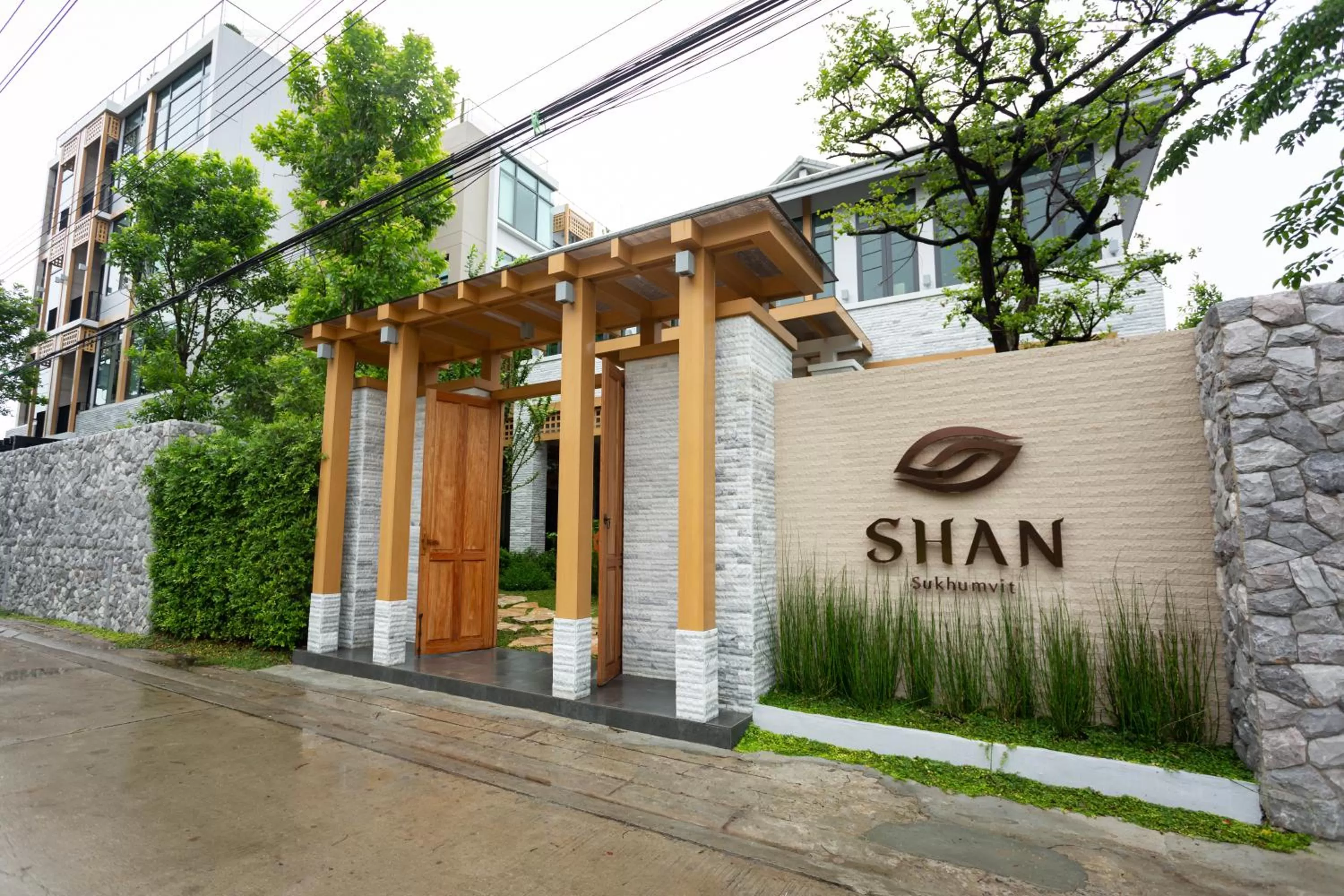 Property building in SHAN Villas Sukhumvit ฌานวิลล่า สุขุมวิท
