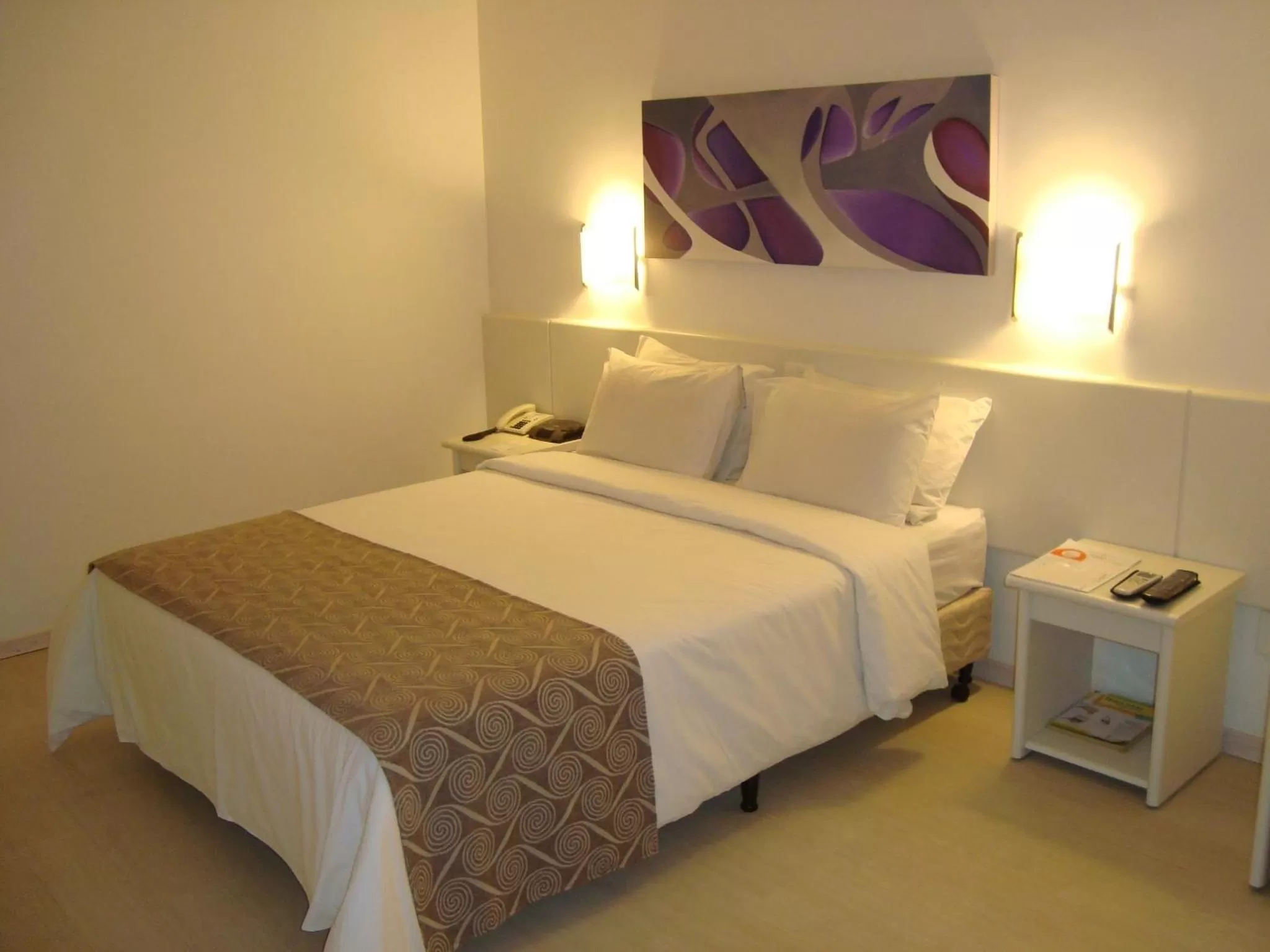 Photo of the whole room, Bed in Boulevard Plaza