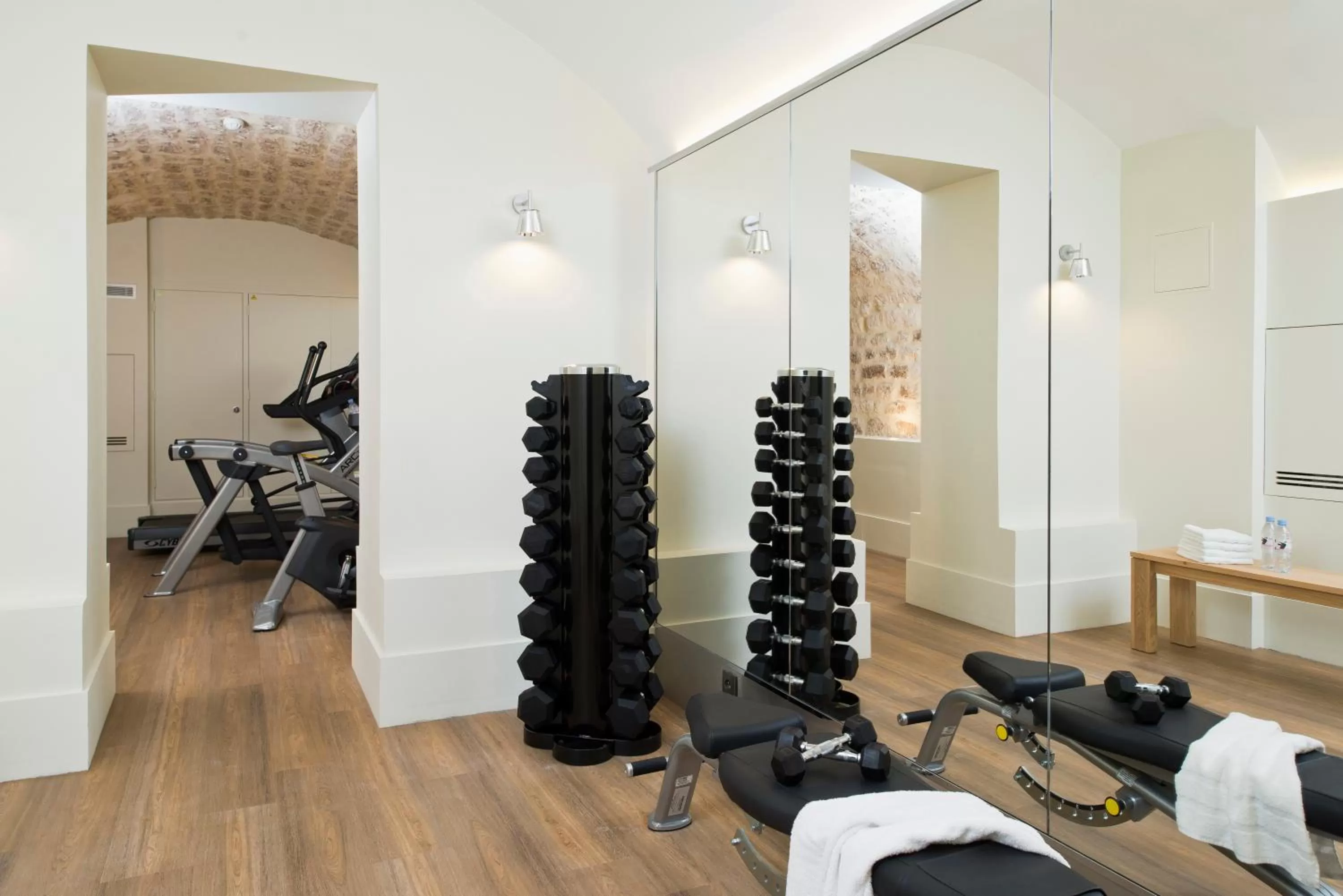 Fitness centre/facilities in Hôtel Saint-Pétersbourg Opéra & Spa