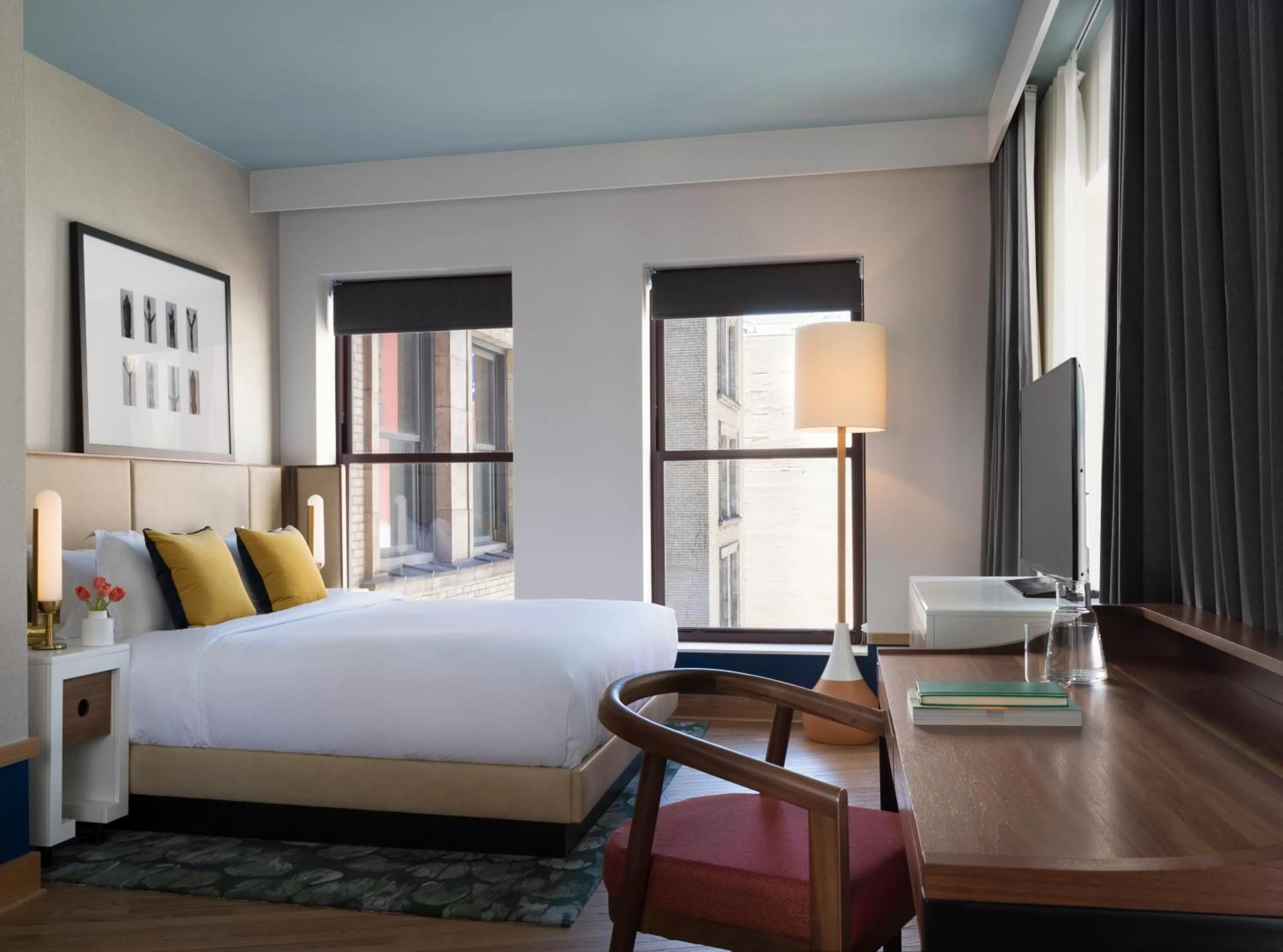 Photo of the whole room, Bed in Kimpton Schofield Hotel by IHG