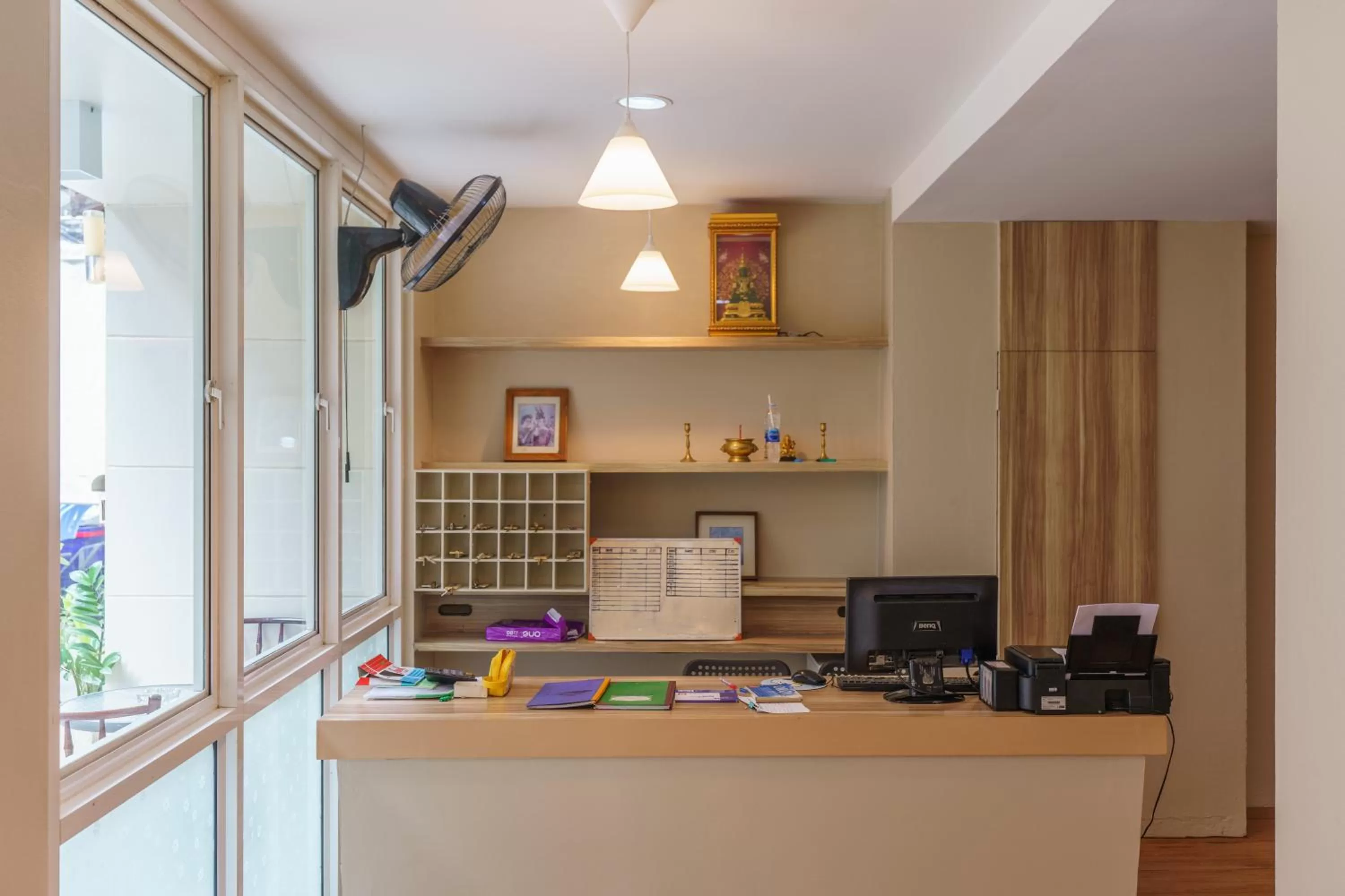 Lobby or reception, Kitchen/Kitchenette in CheQinn Bed Sukhumvit 4 Nana Plaza