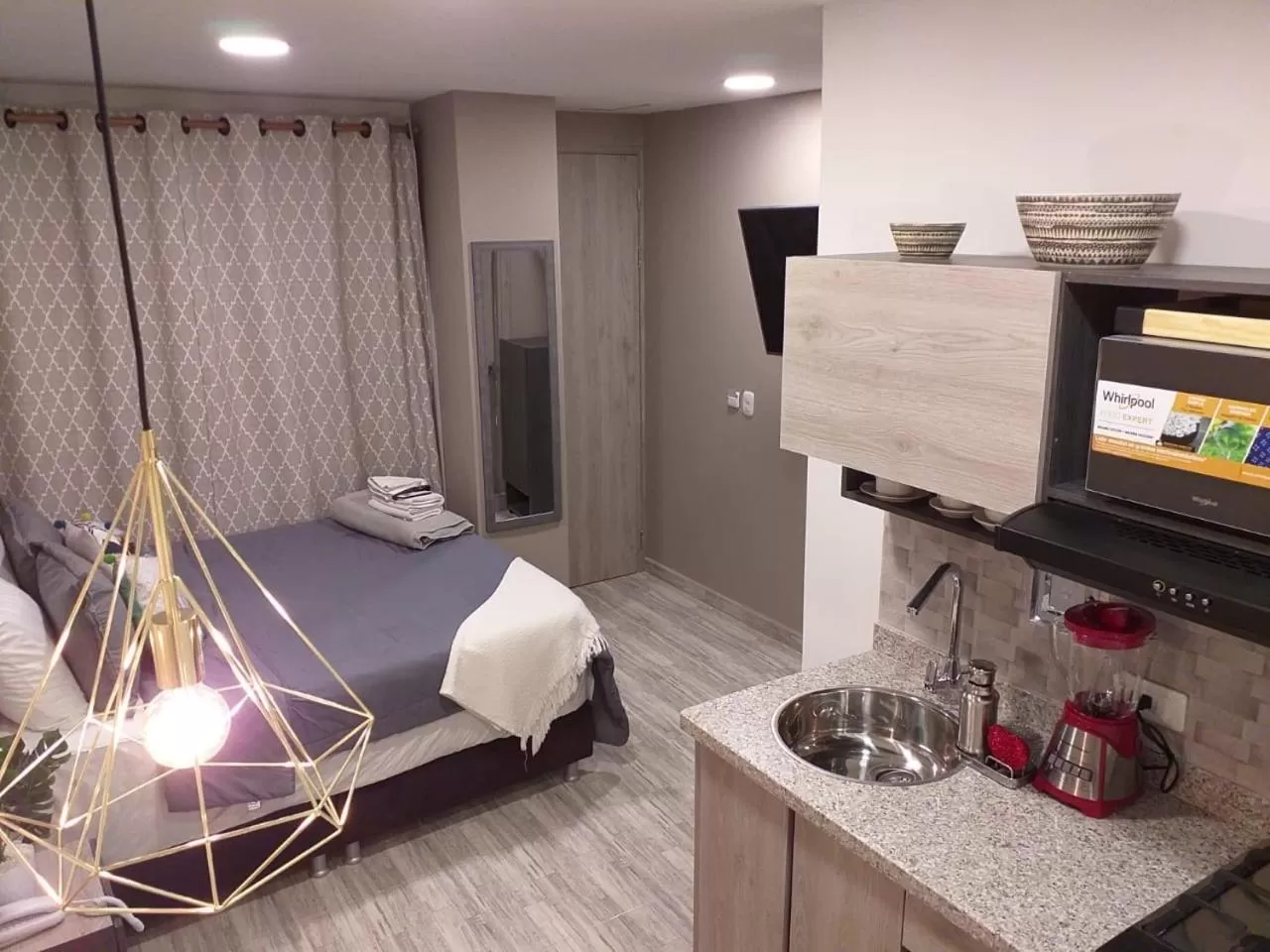 Photo of the whole room in Bahia 79 Apartasuites Cerca al Centro