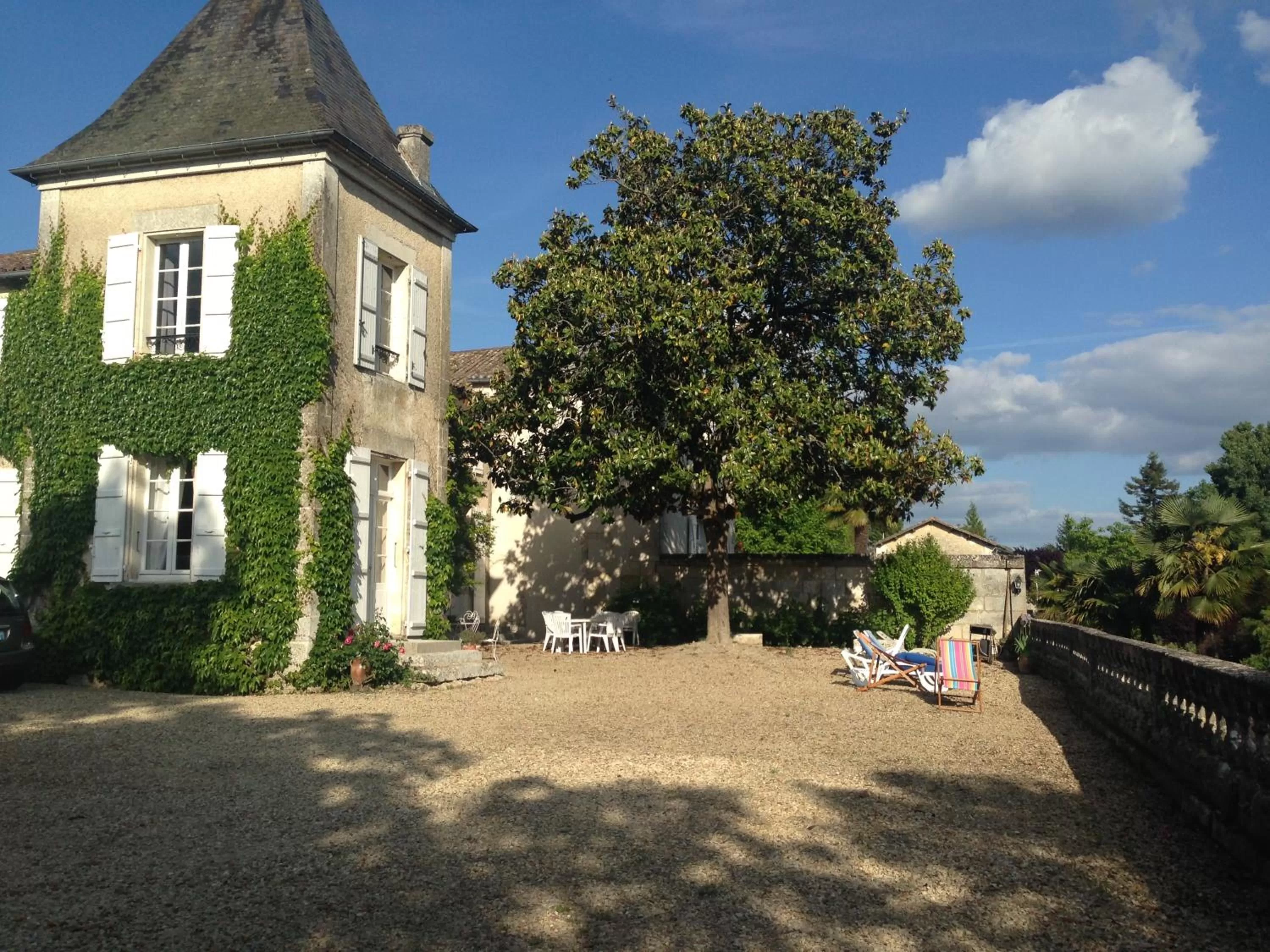 Balcony/Terrace in Le Logis De Ruelle