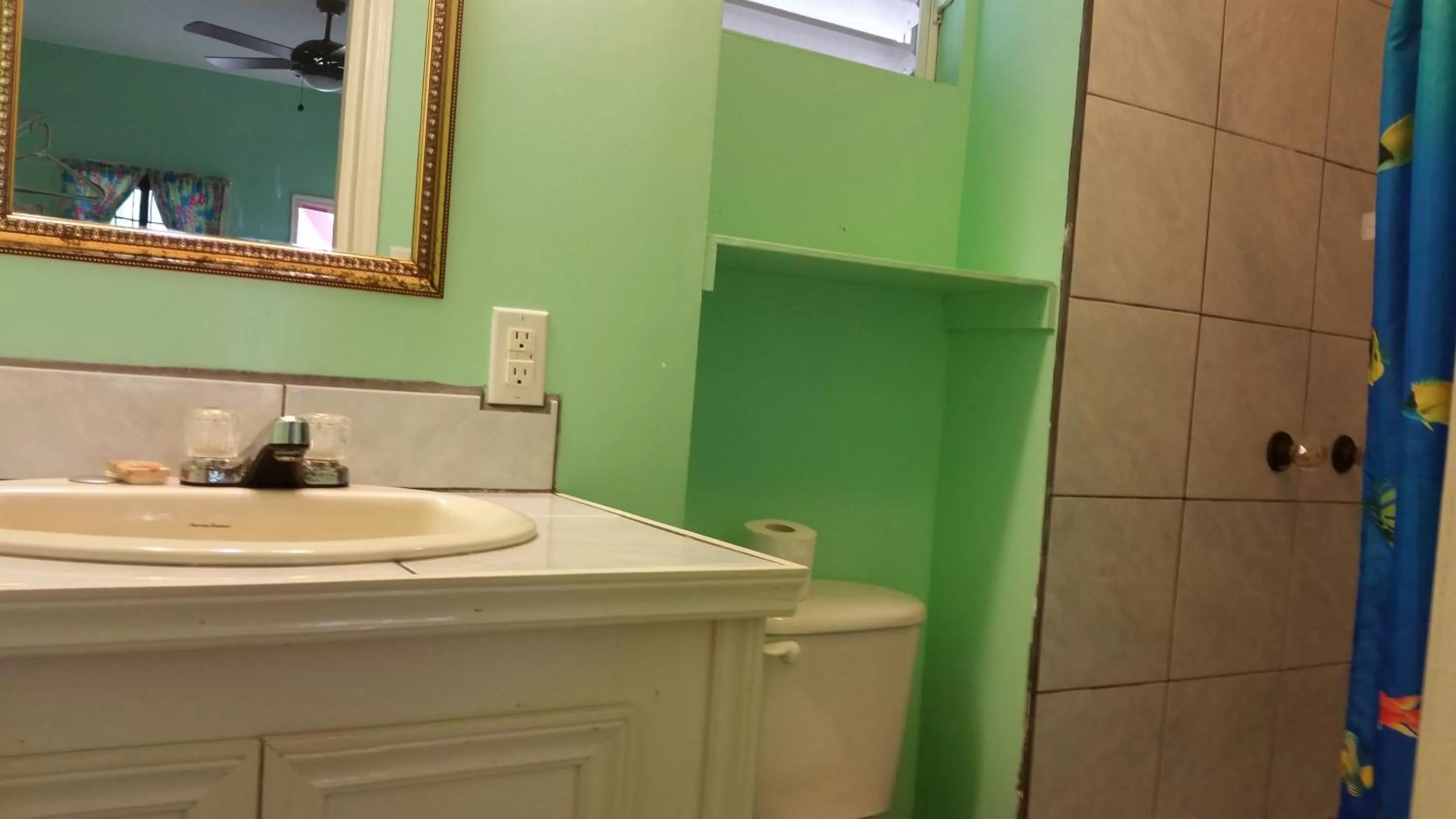 Bathroom in Barefoot Beach Belize