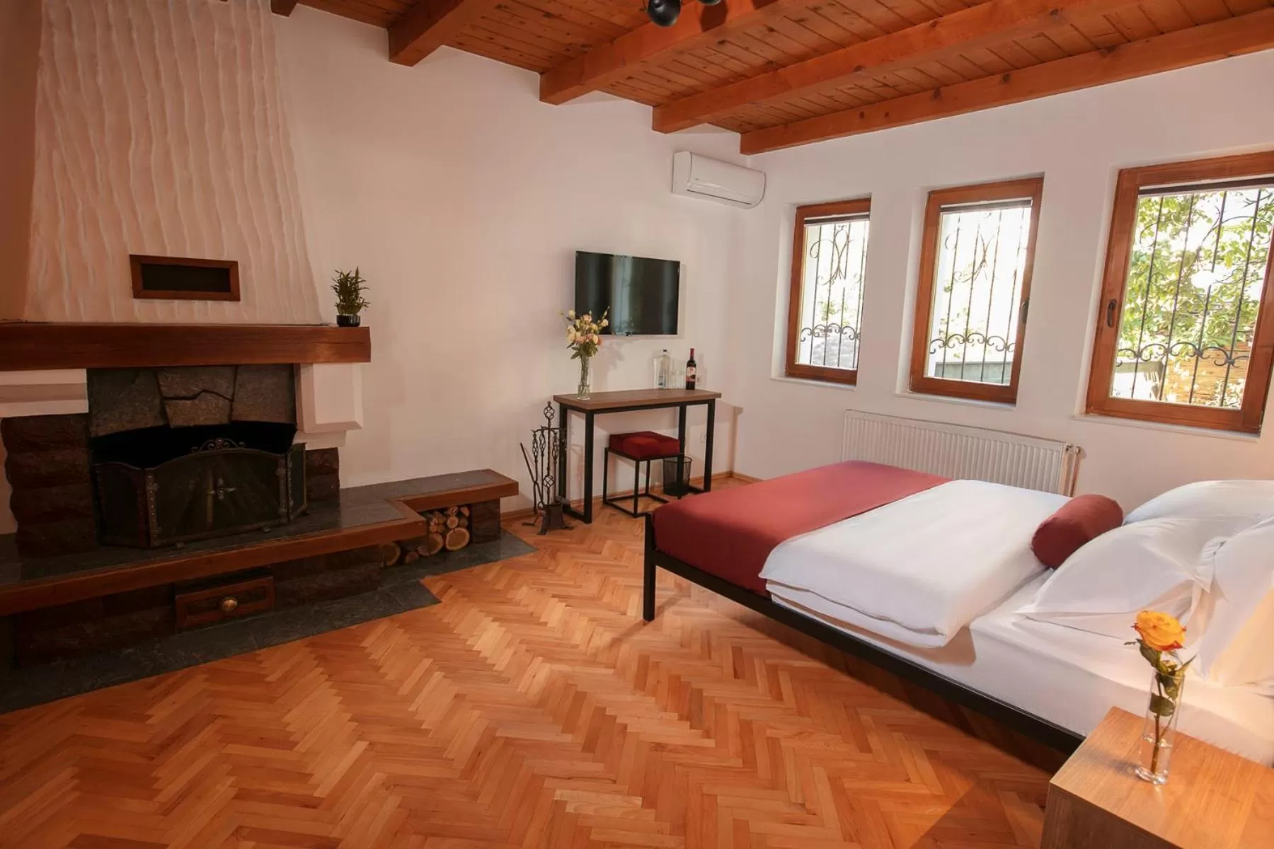 Photo of the whole room, Bed in Grand Boutique Hotel