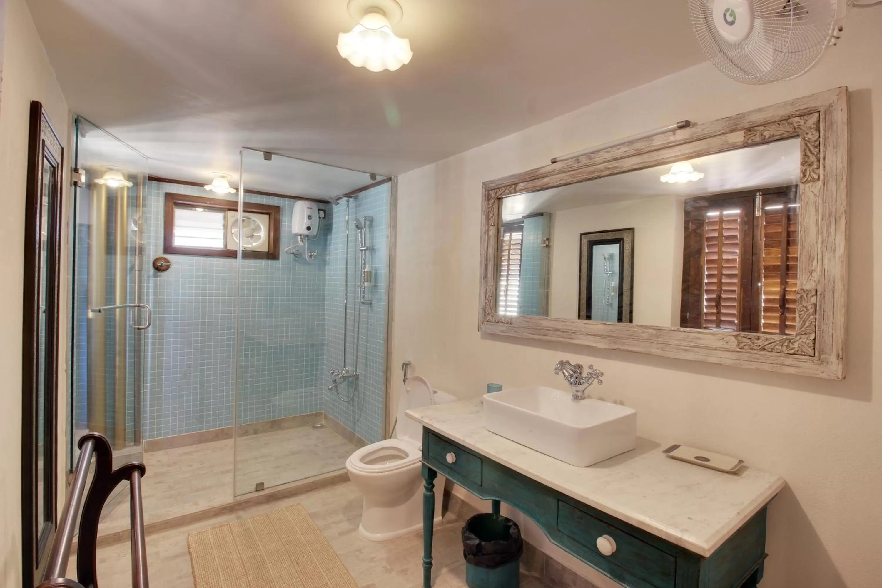 Shower in Deewanji Ni Haveli