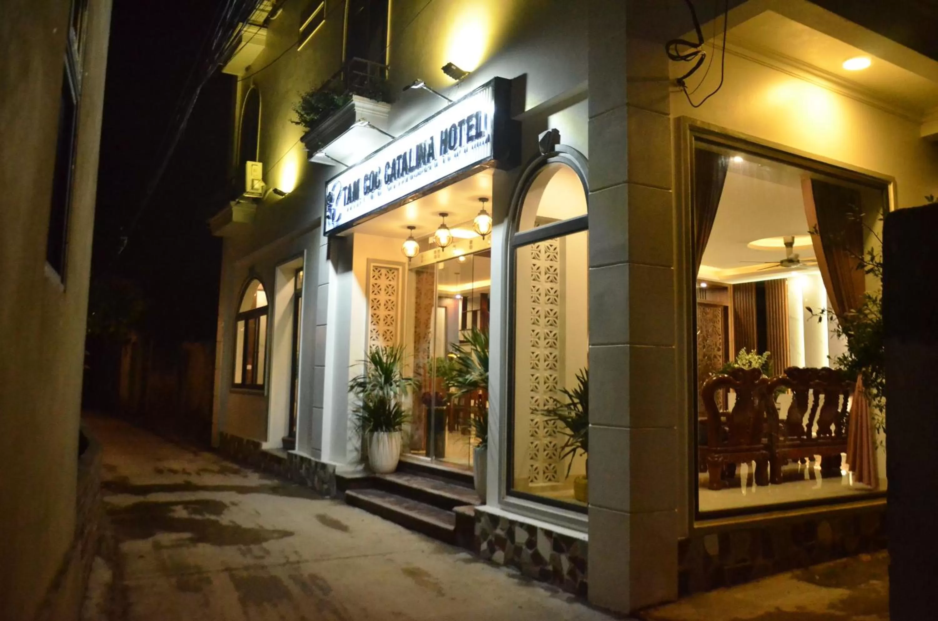 Property building in Tamcoc Catalina Hotel