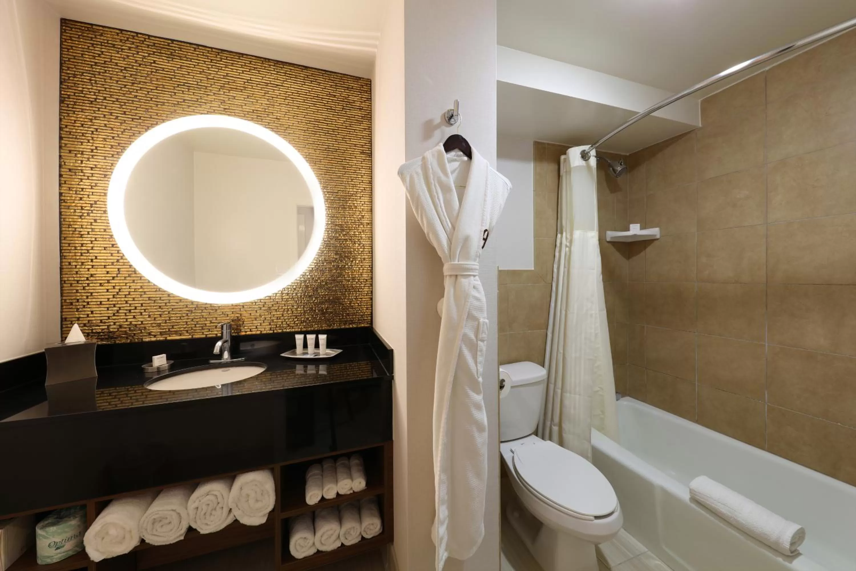 Shower in Hotel Angeleno