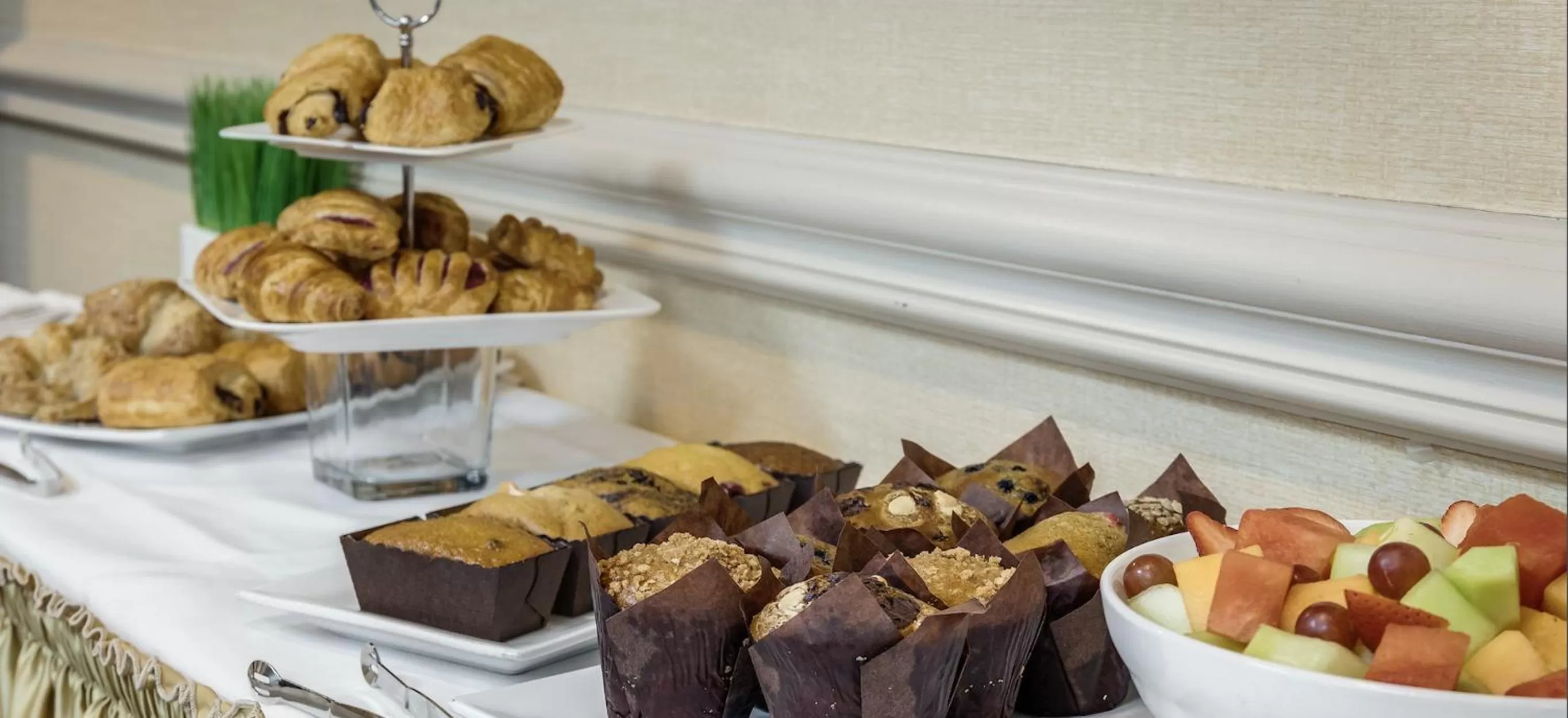 Food in Monte Carlo Inn Vaughan Suites