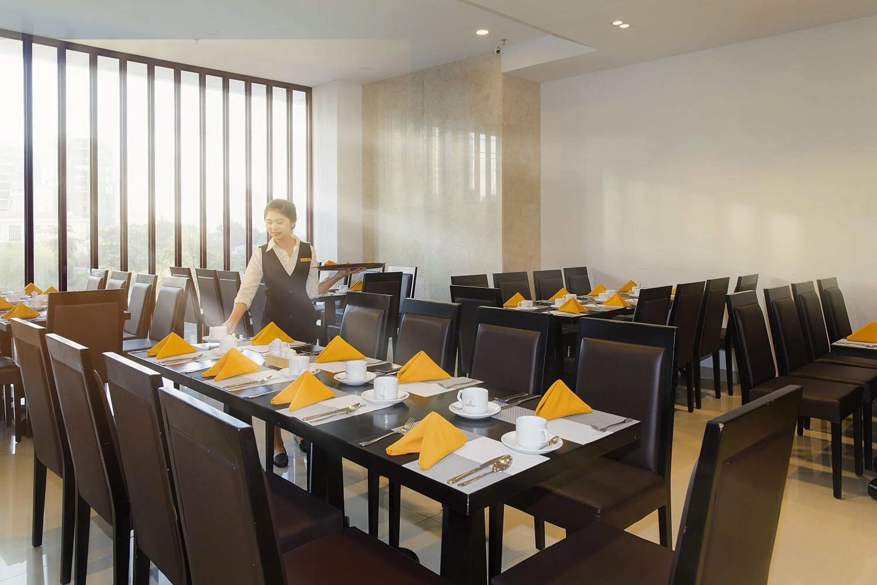 Restaurant/places to eat in Dendro Gold Hotel