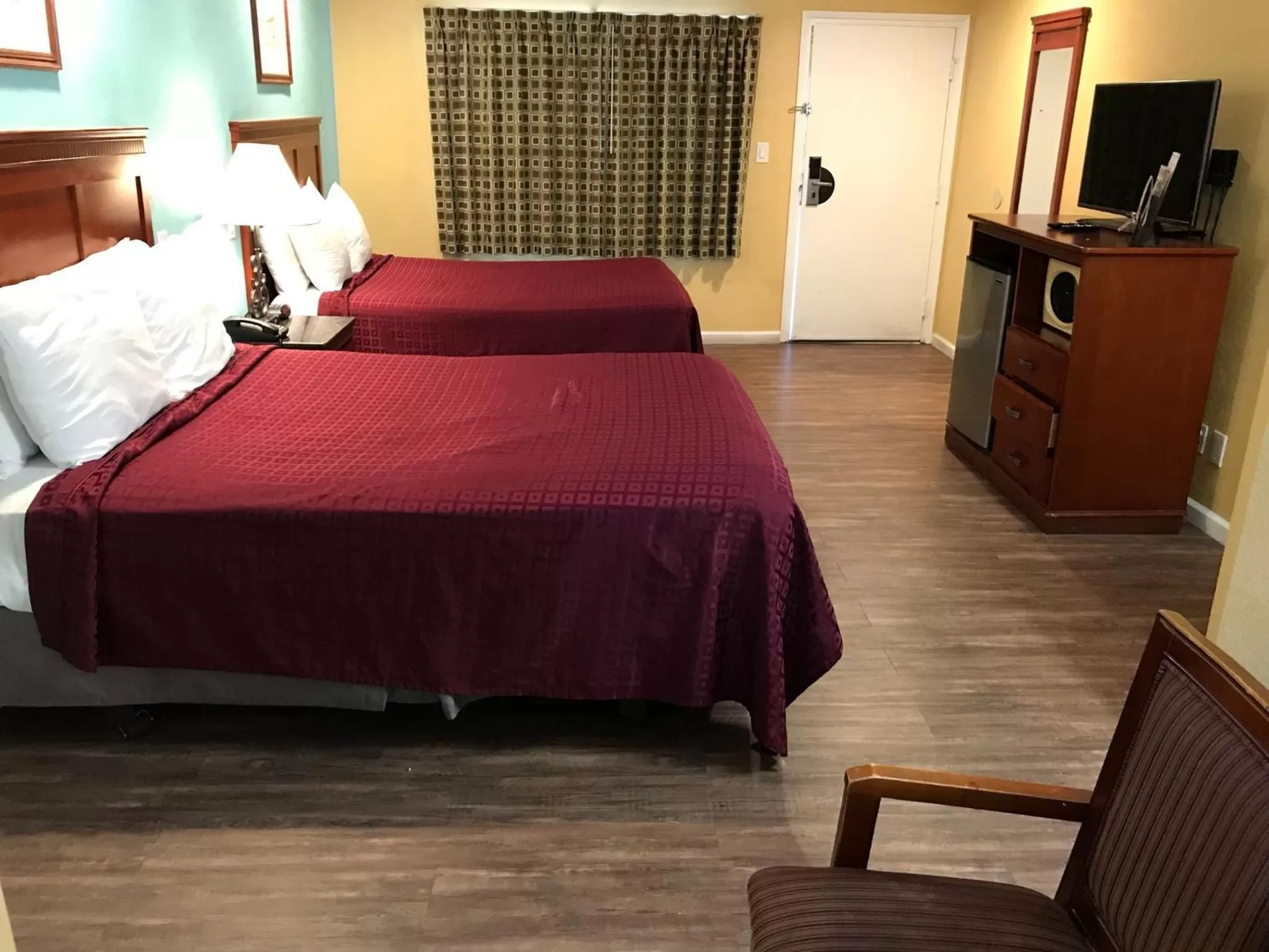 Bed in Travelodge by Wyndham San Diego SeaWorld