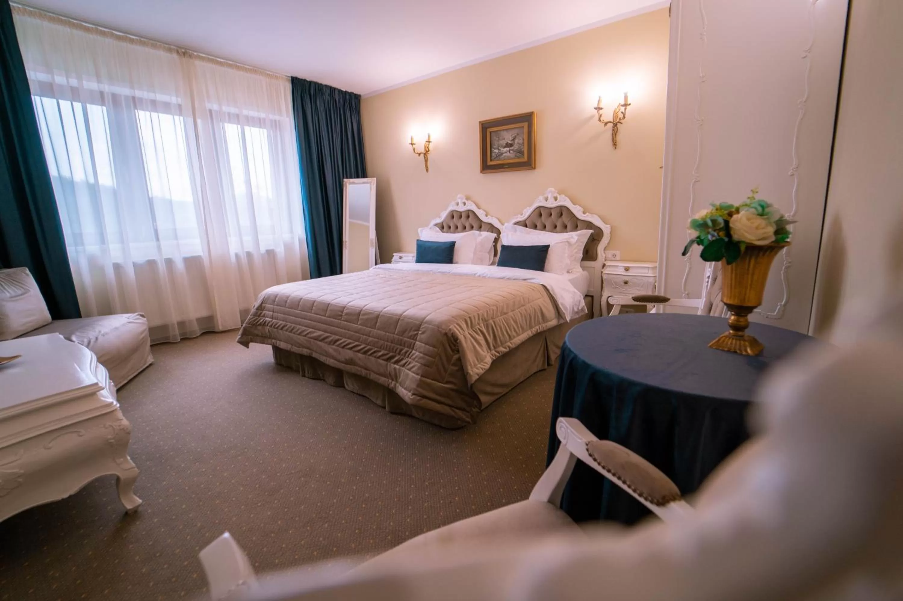 Photo of the whole room, Bed in Gradinile Romane