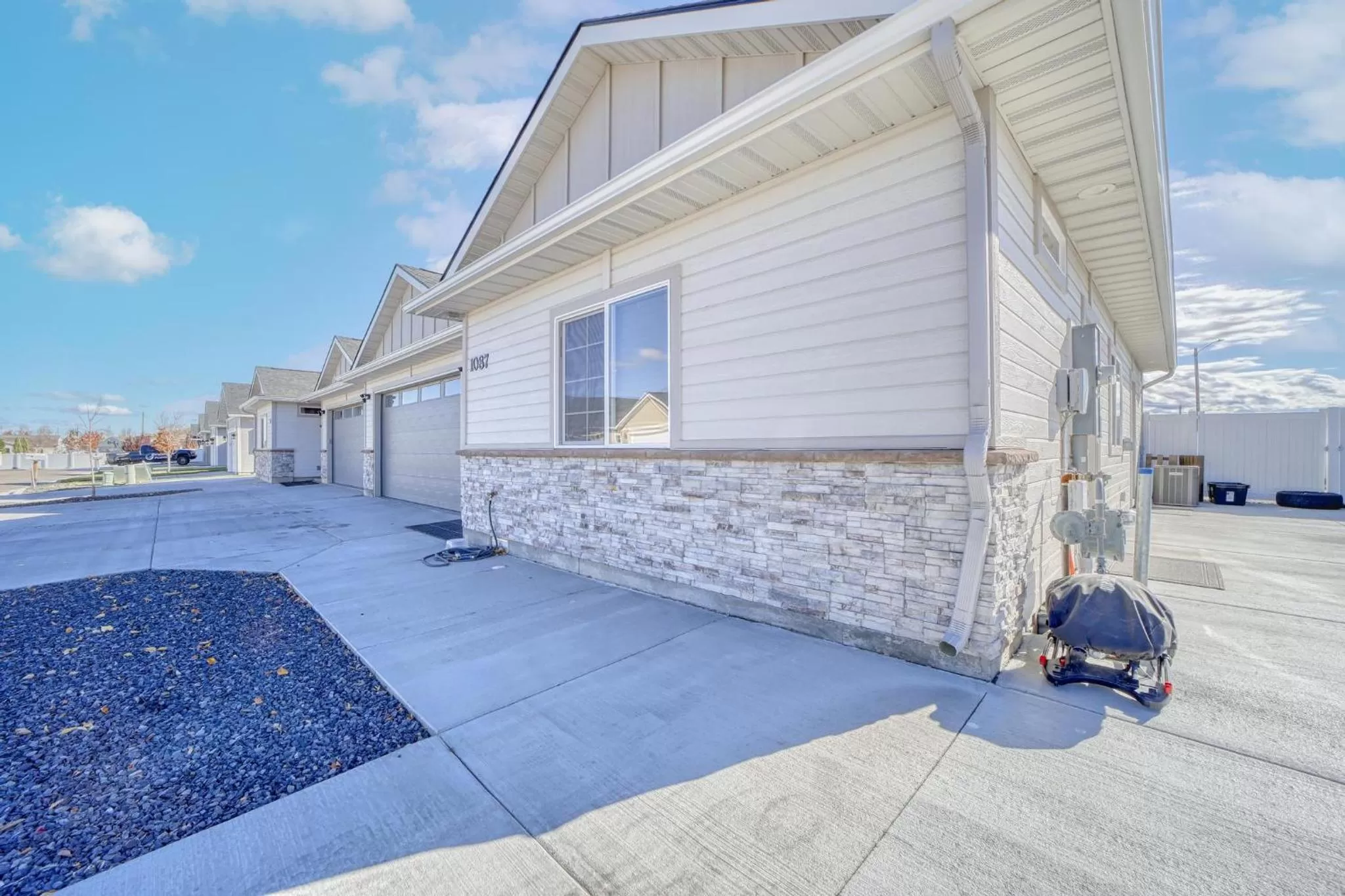 Parking, Property Building in TJ Rancher - West Side Twin Falls