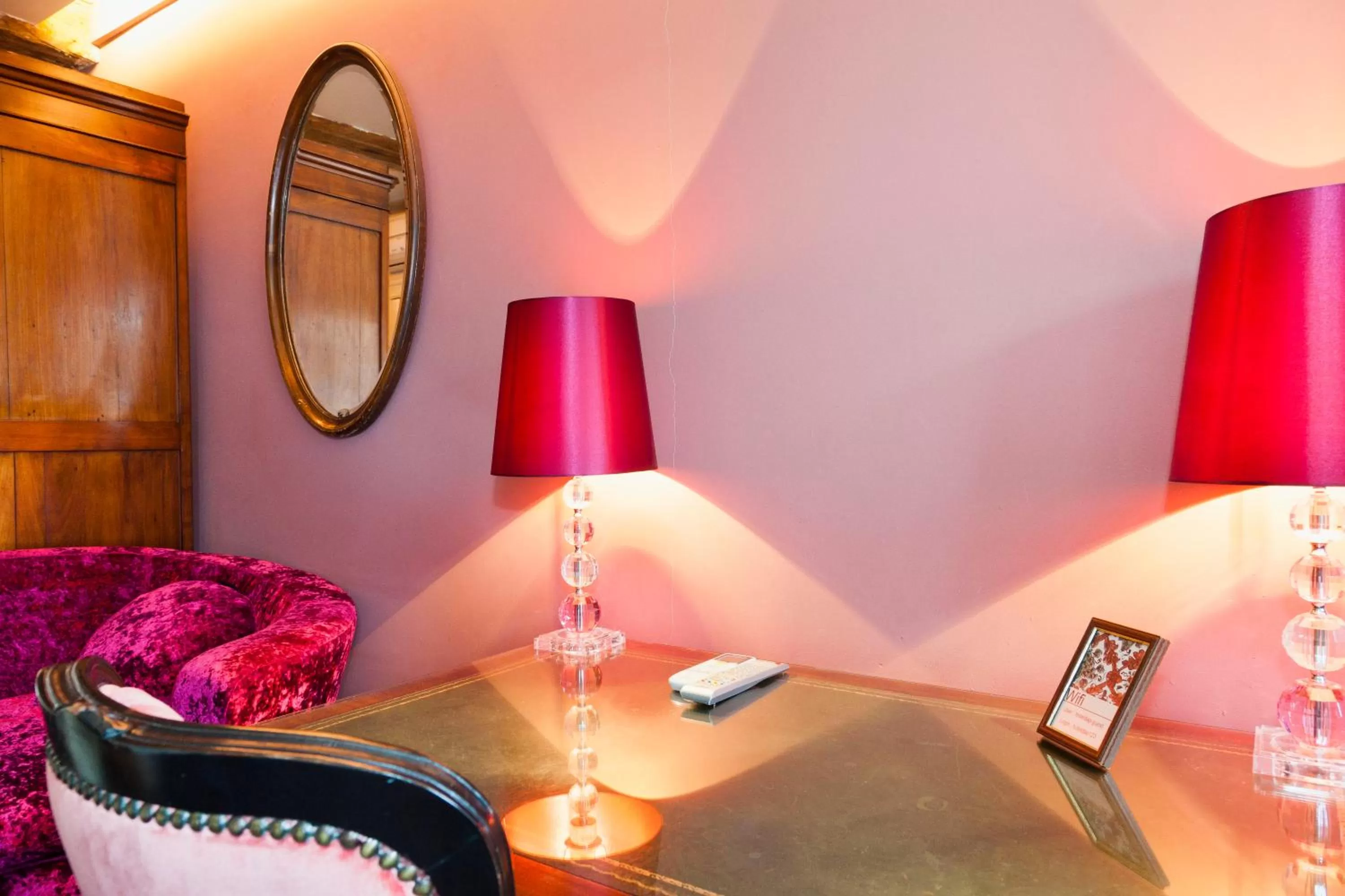 Decorative detail in Hotel Diamonds and Pearls