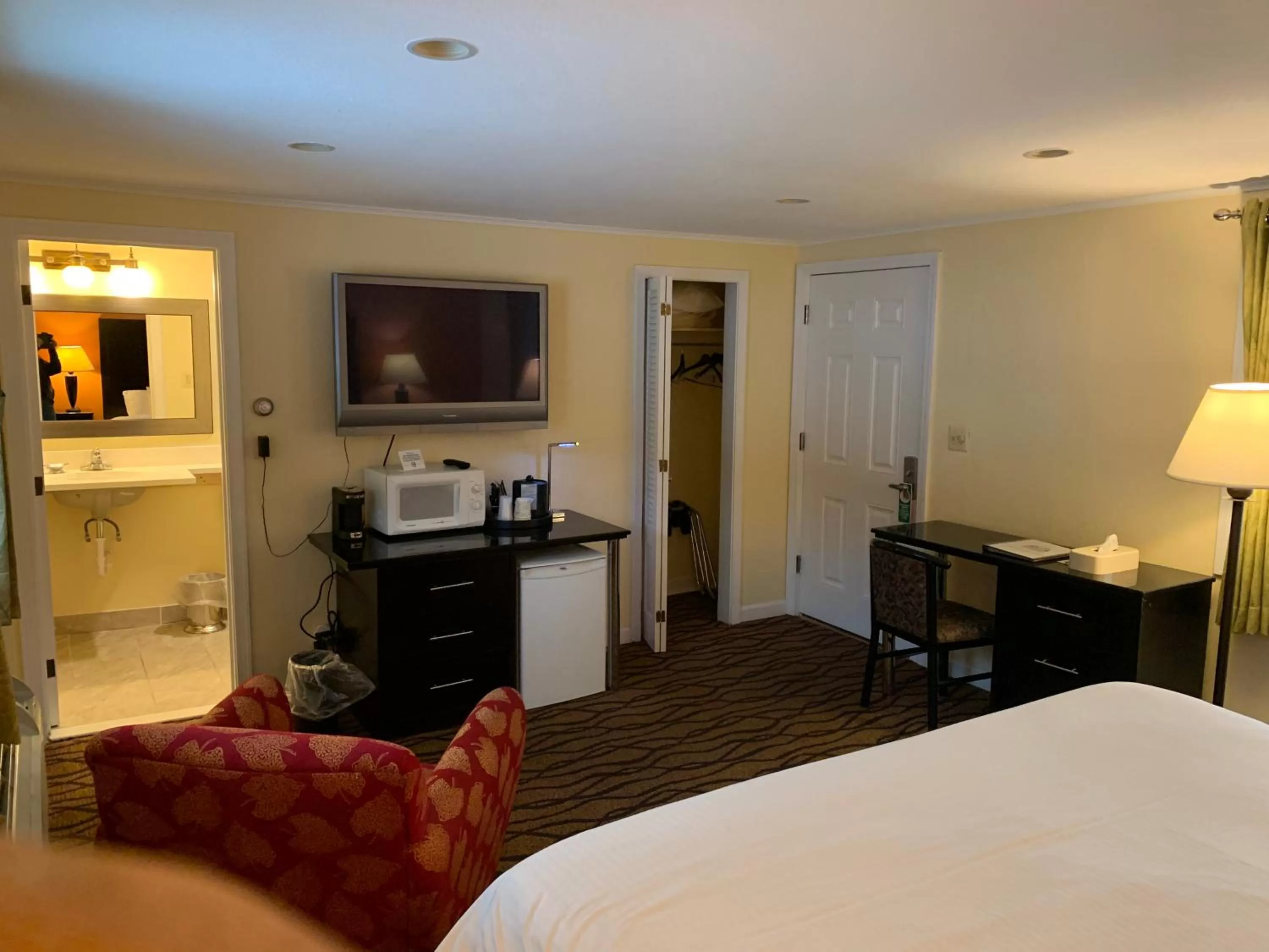 Bedroom, Bed in Four Winds Country Motel