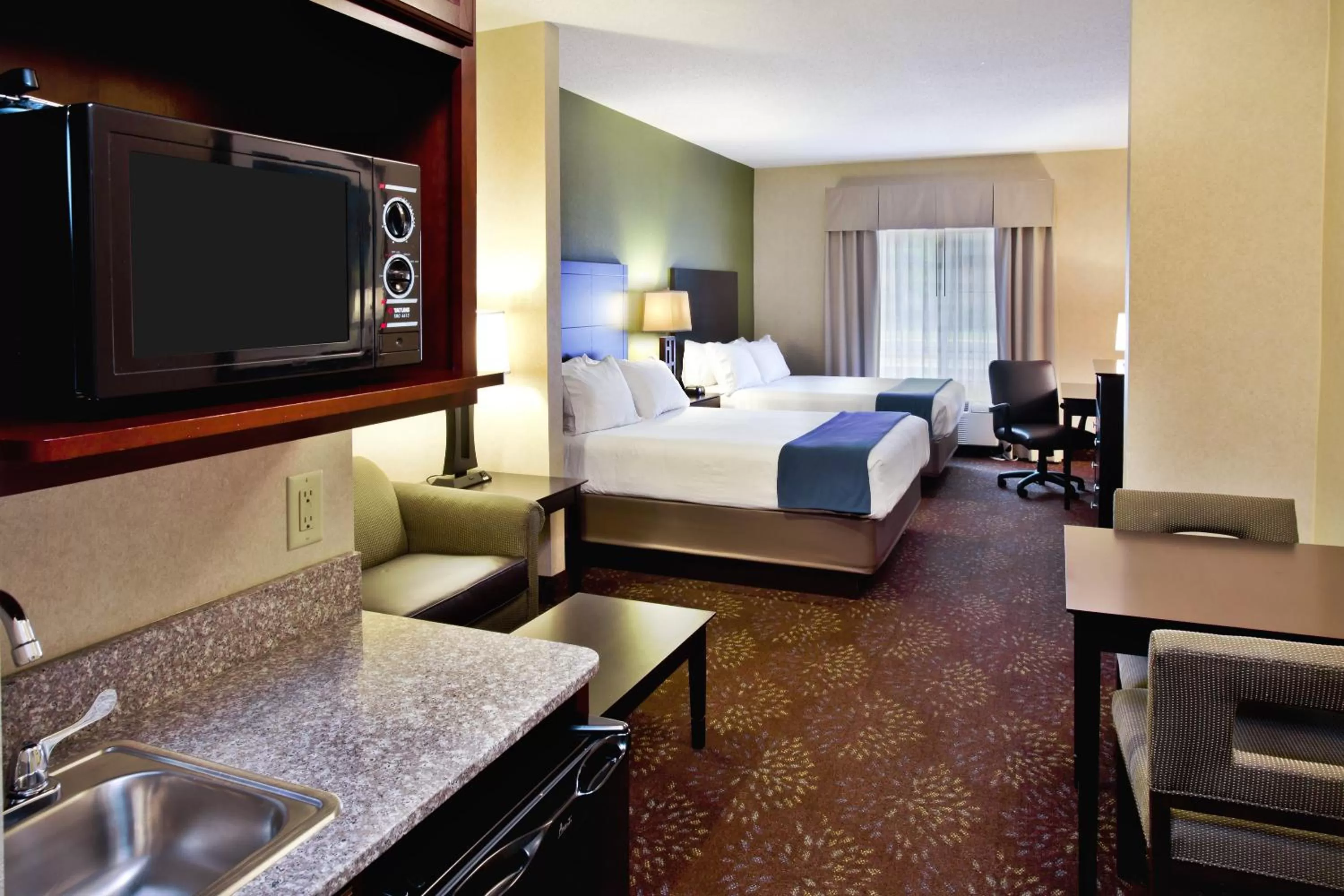 Photo of the whole room, Bed in Holiday Inn Express Hotel & Suites Woodhaven by IHG