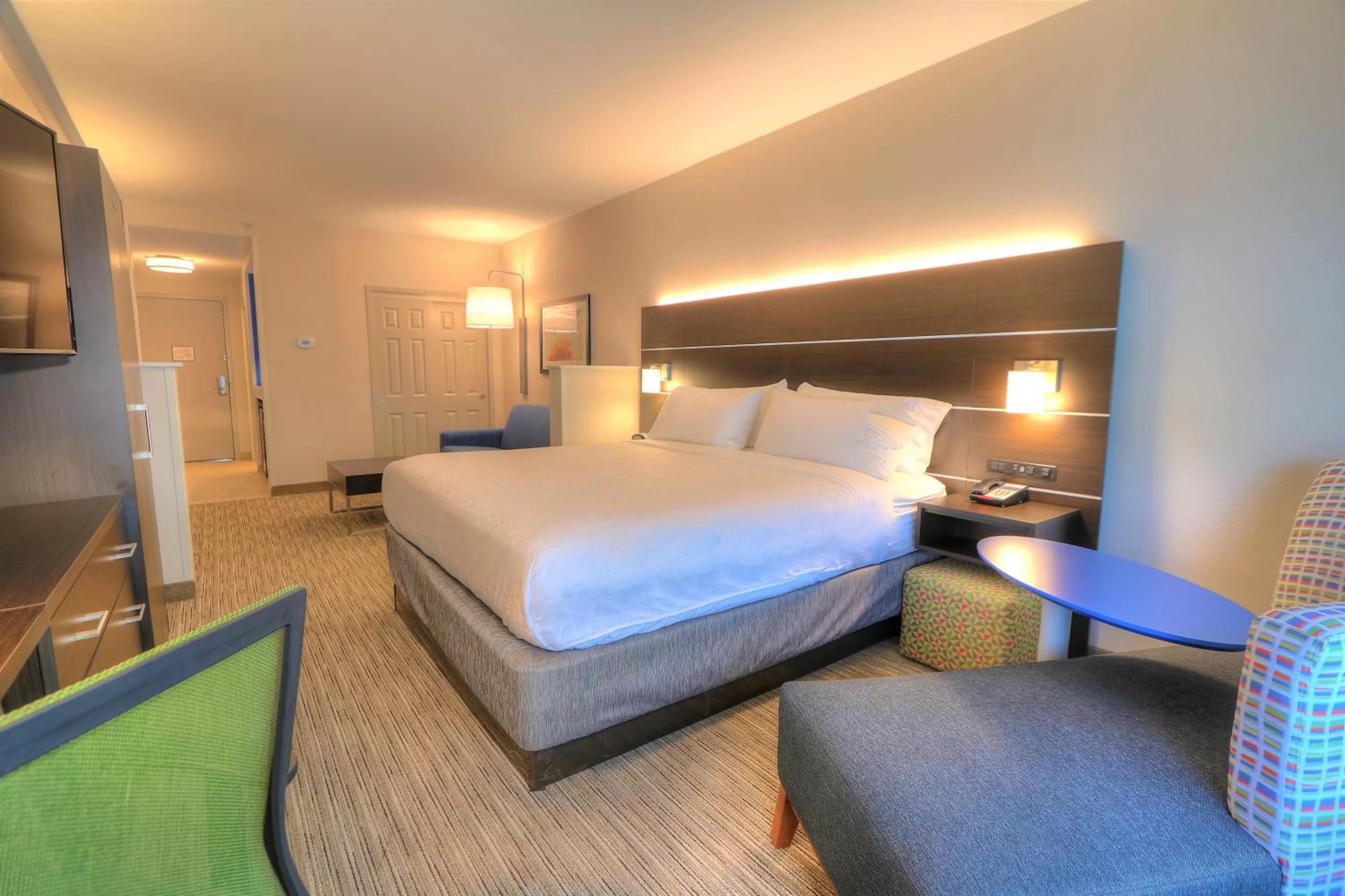 Photo of the whole room, Bed in Holiday Inn Express Hotel & Suites Mobile Saraland by IHG