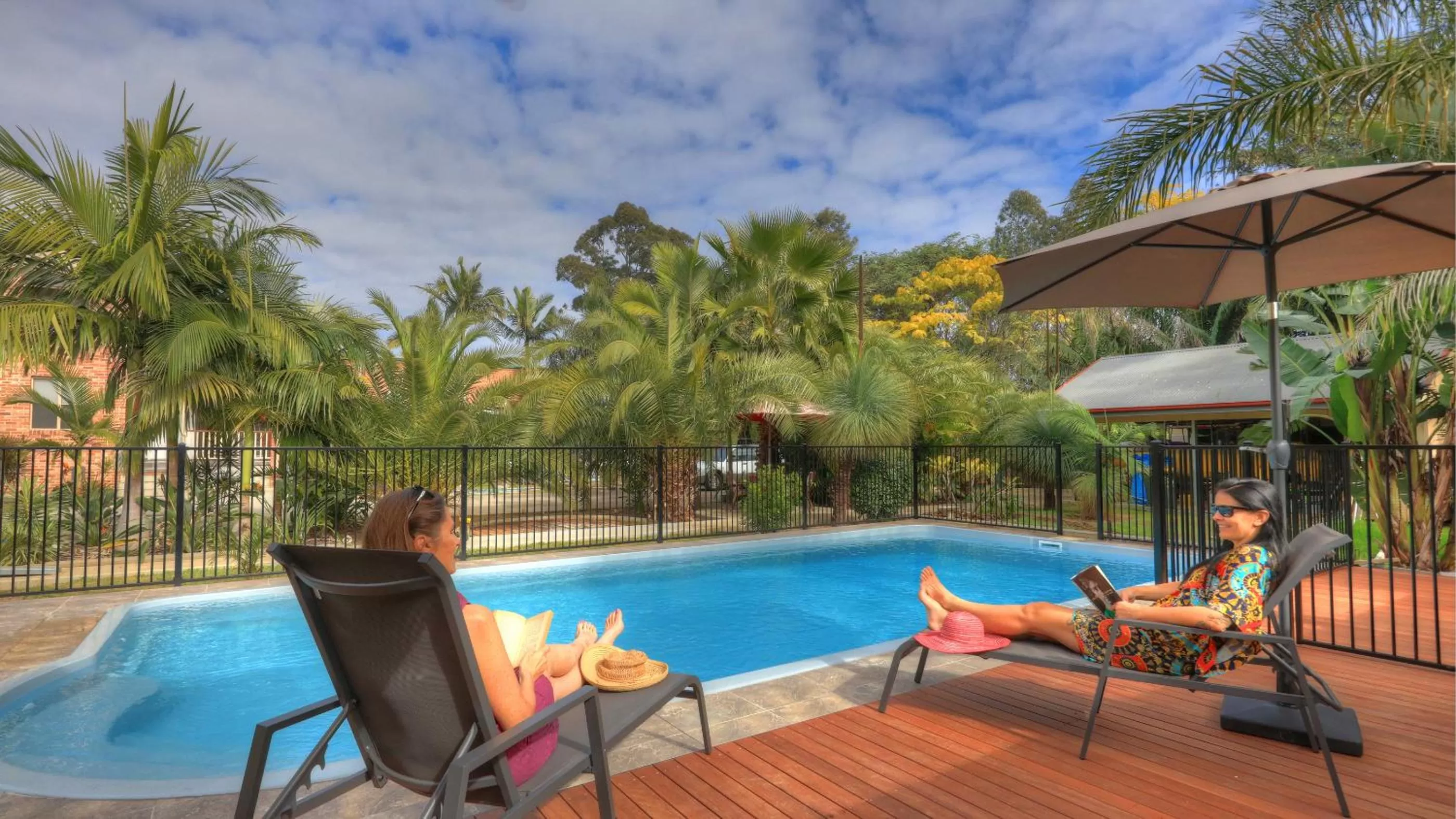 Swimming pool in Heritage River Motor Inn