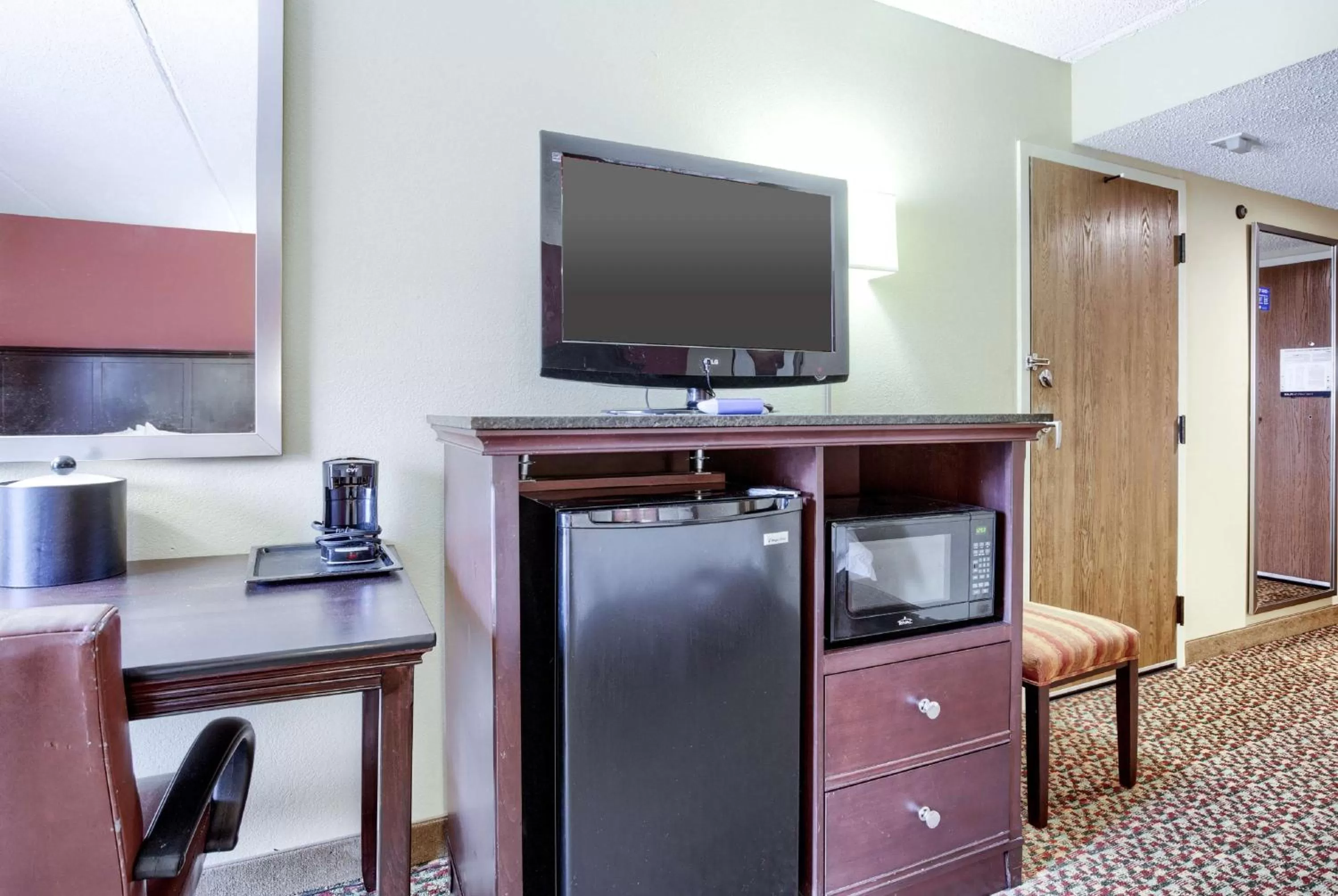 King Room with Accesible Bath Tub - Non-Smoking in Hampton Inn Mobile-I-10/Bellingrath Gardens