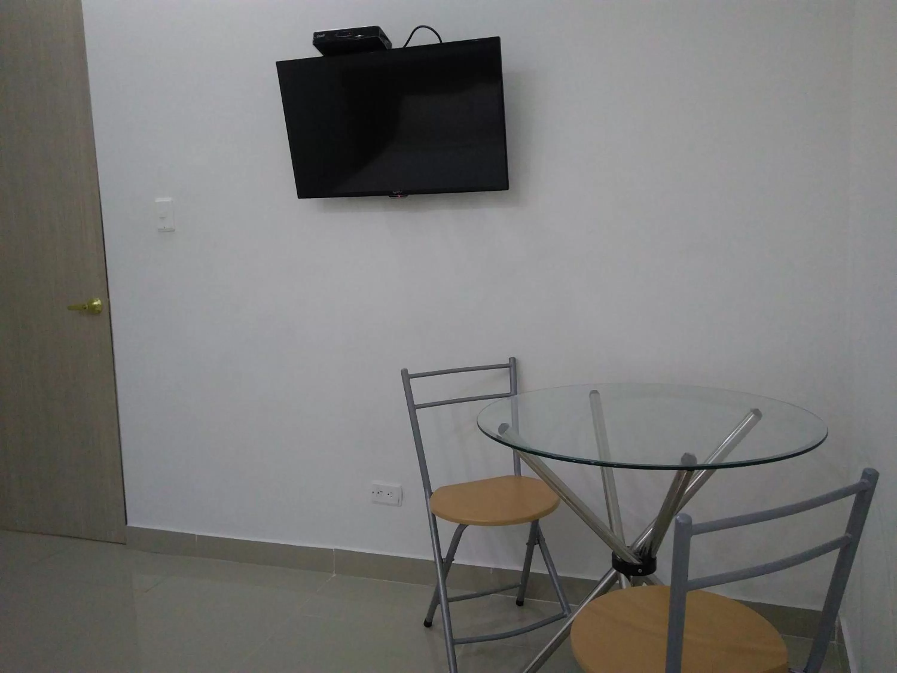 Bed, TV/Entertainment Center in Hotel Boutique Santorini Class