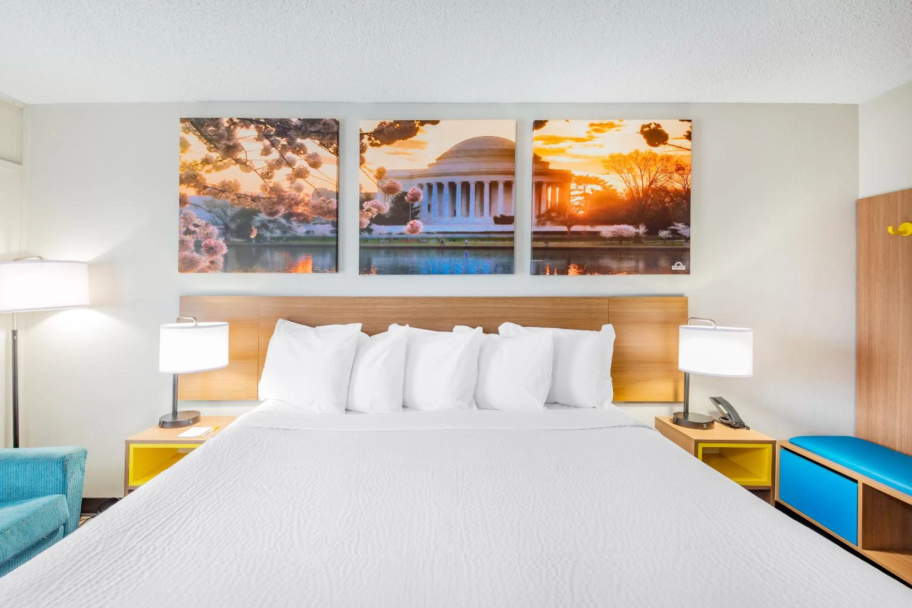 Bed in Days Inn by Wyndham Charlottesville/University Area