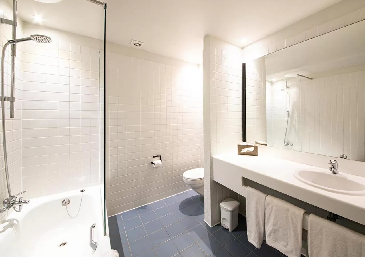 Shower in Hotel Cortina