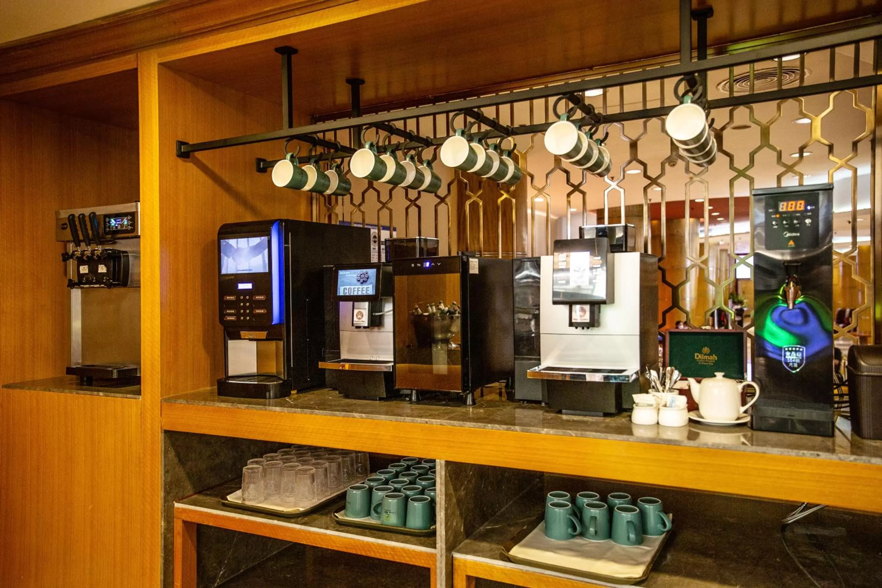 Restaurant/places to eat in Beijing XinQiao Hotel