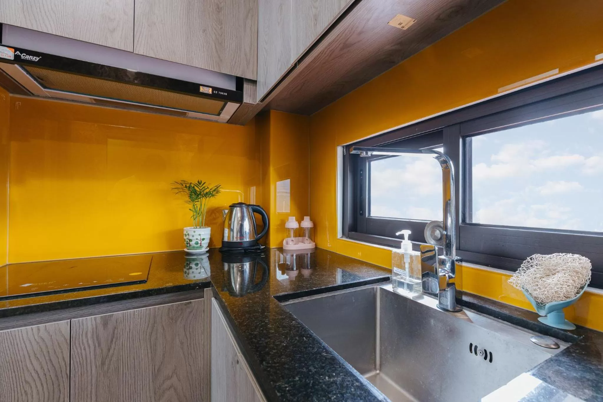 Kitchen or kitchenette in LUCK APART 8 - Hanoi Westlake Balcony Studio