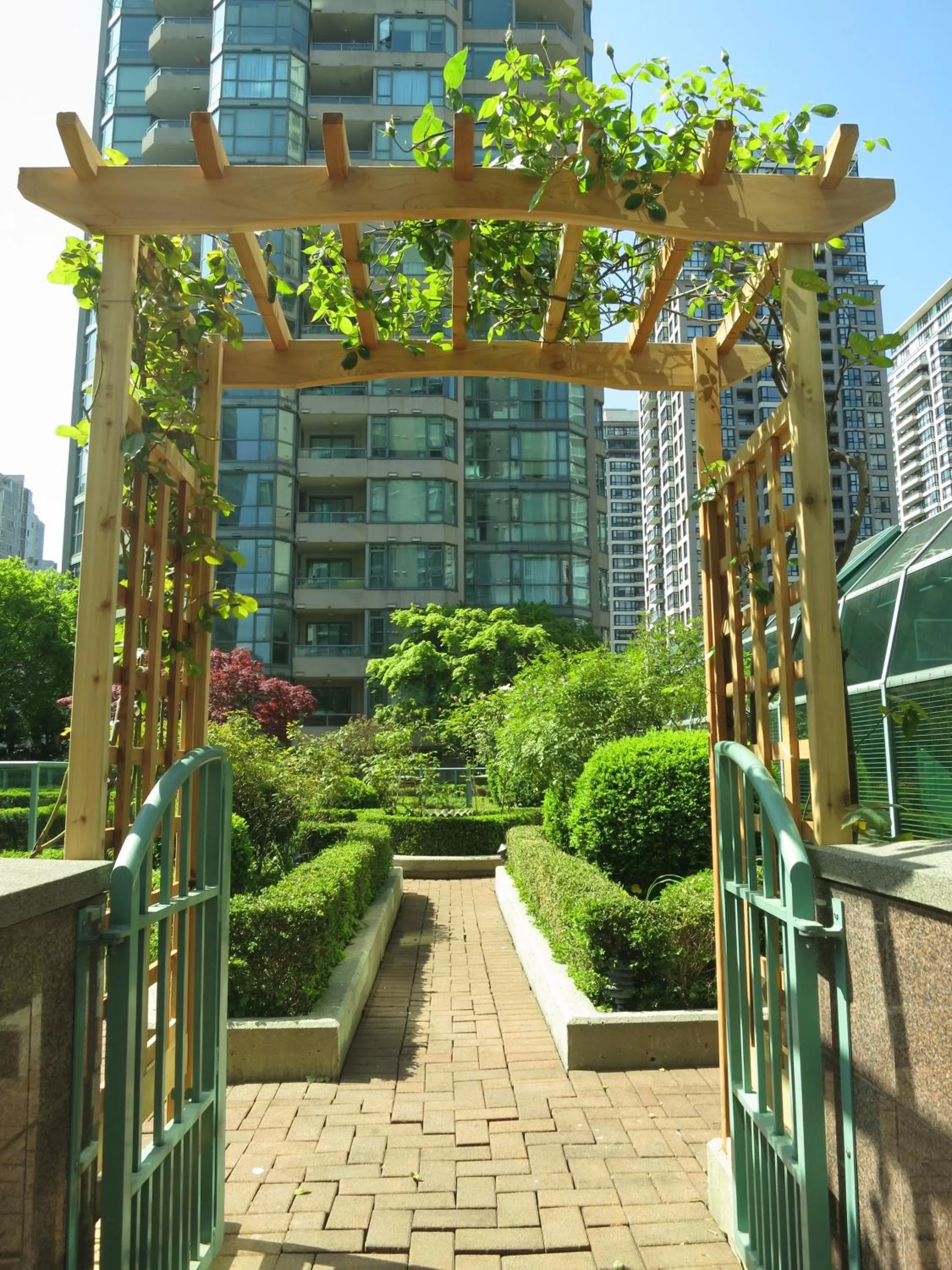 Balcony/Terrace in Rosedale on Robson Suite Hotel
