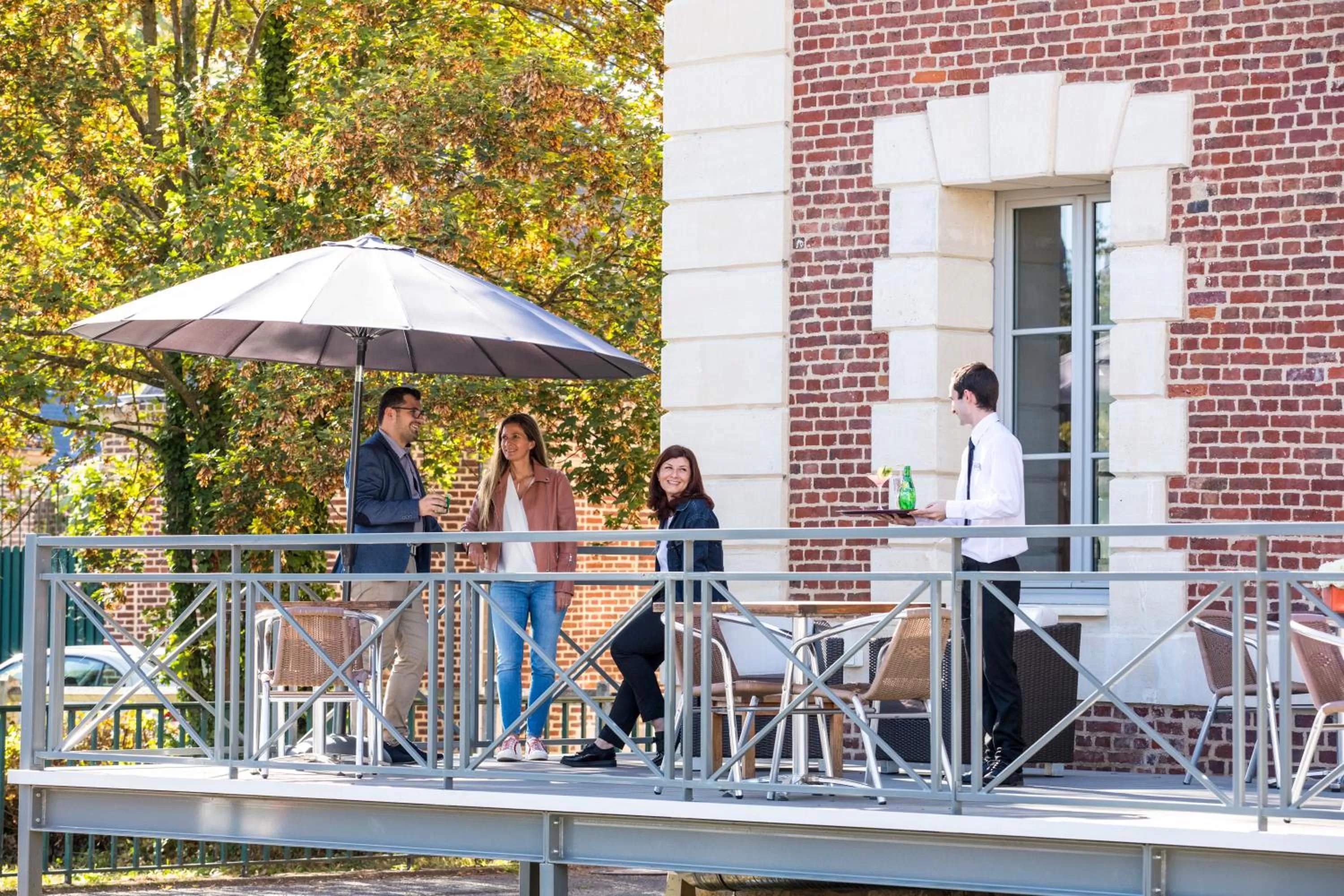 Patio in Mercure Beauvais Centre Cathédrale