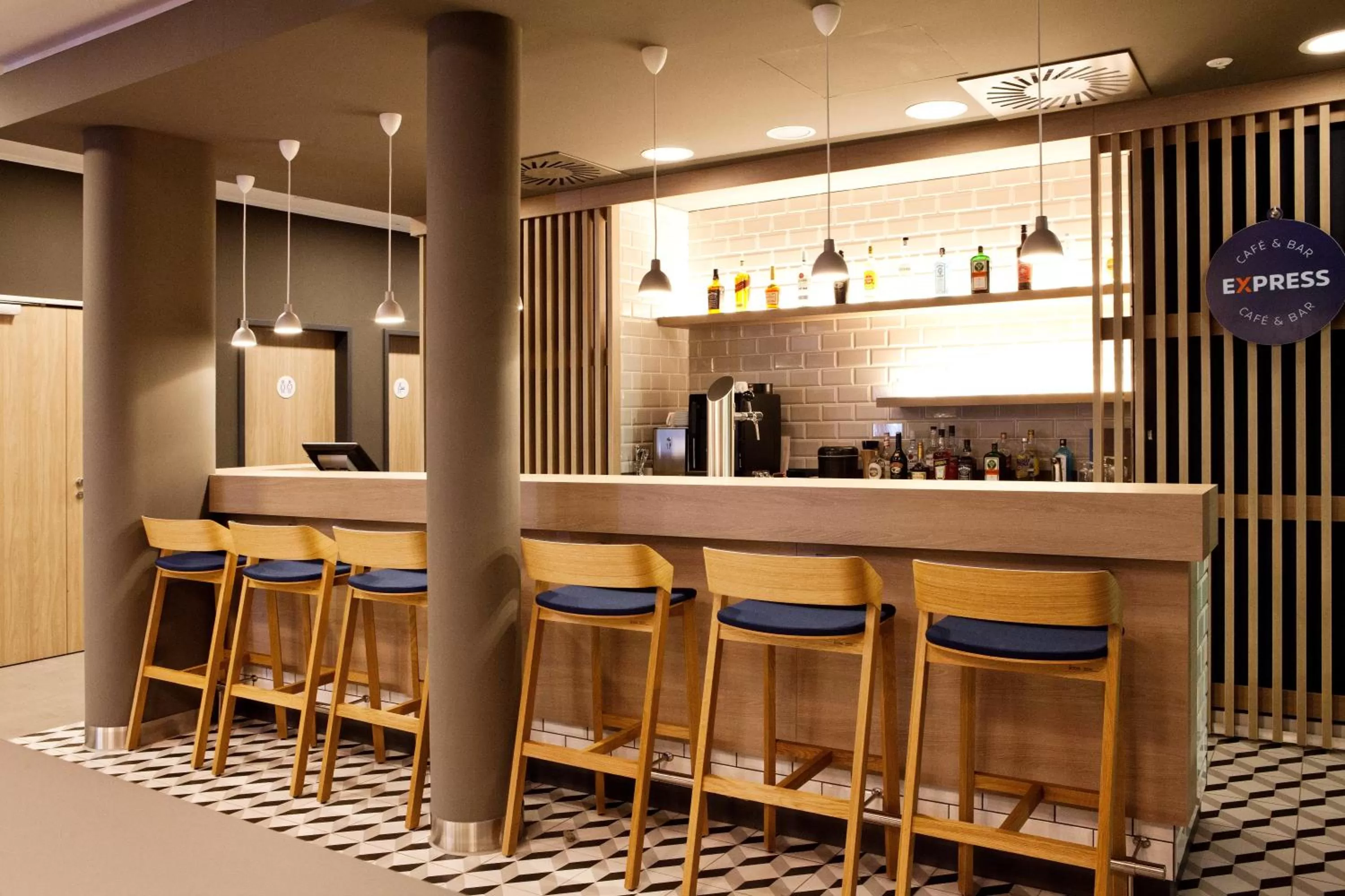 Lounge or bar in Holiday Inn Express - Trier by IHG