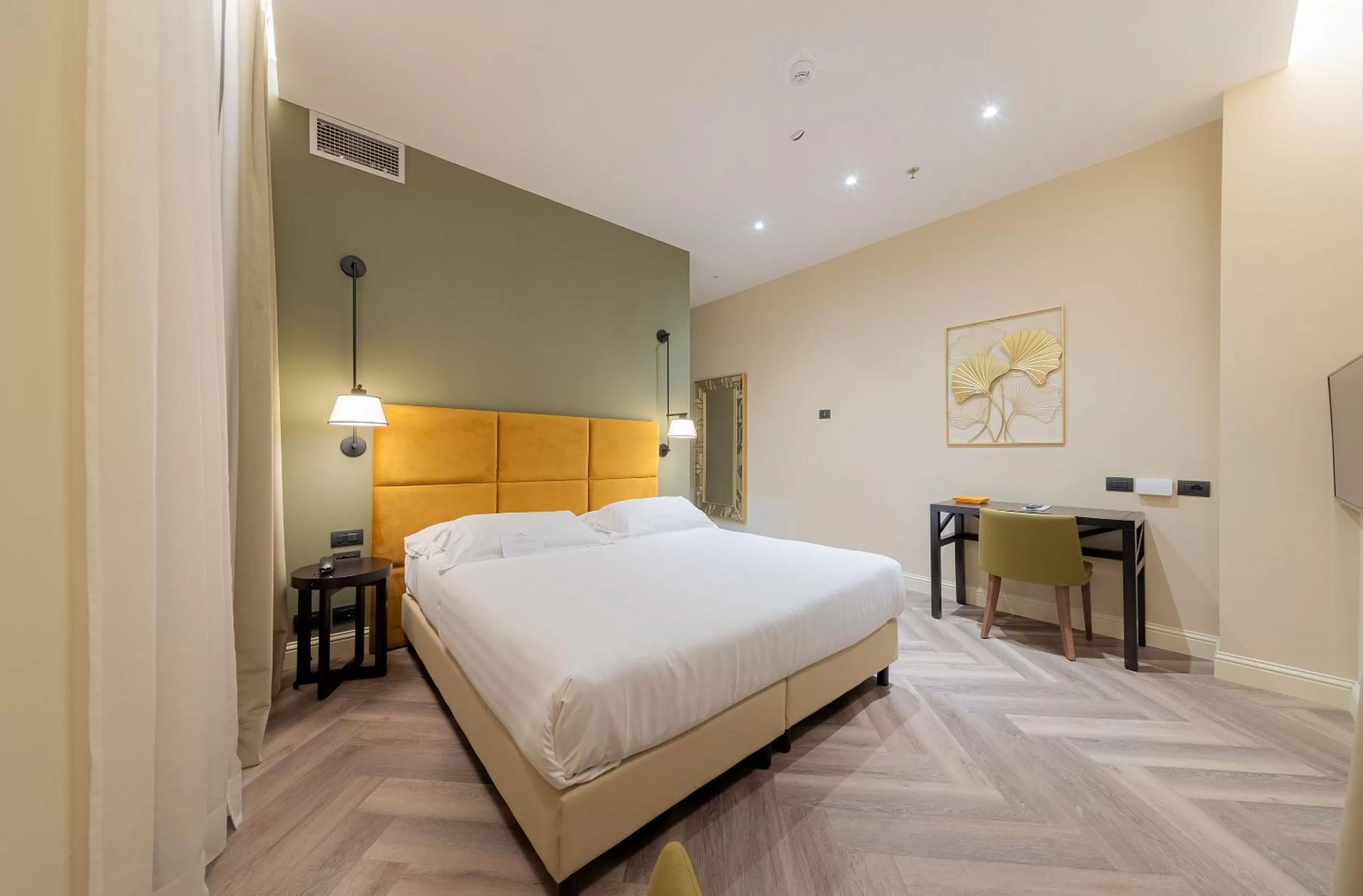 Photo of the whole room, Bed in Hotel Astoria