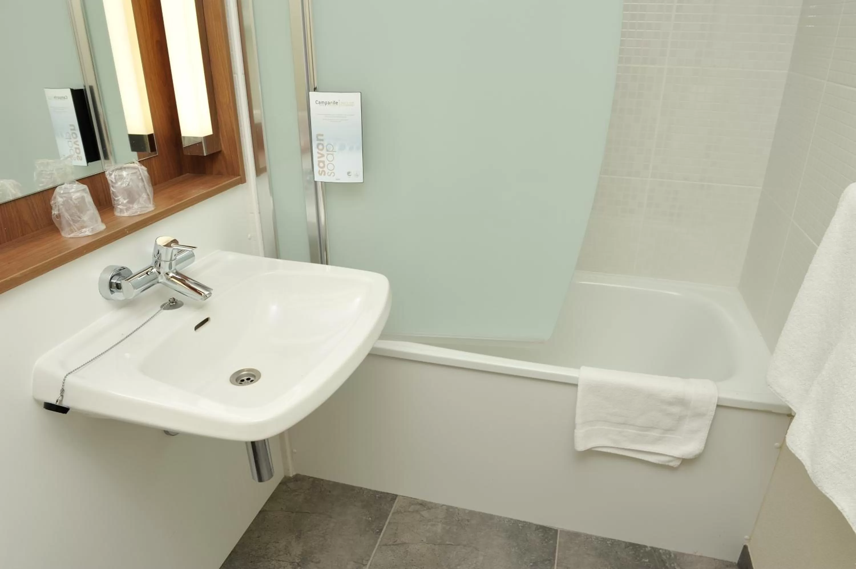 Bathroom in Campanile Lorient - Lanester